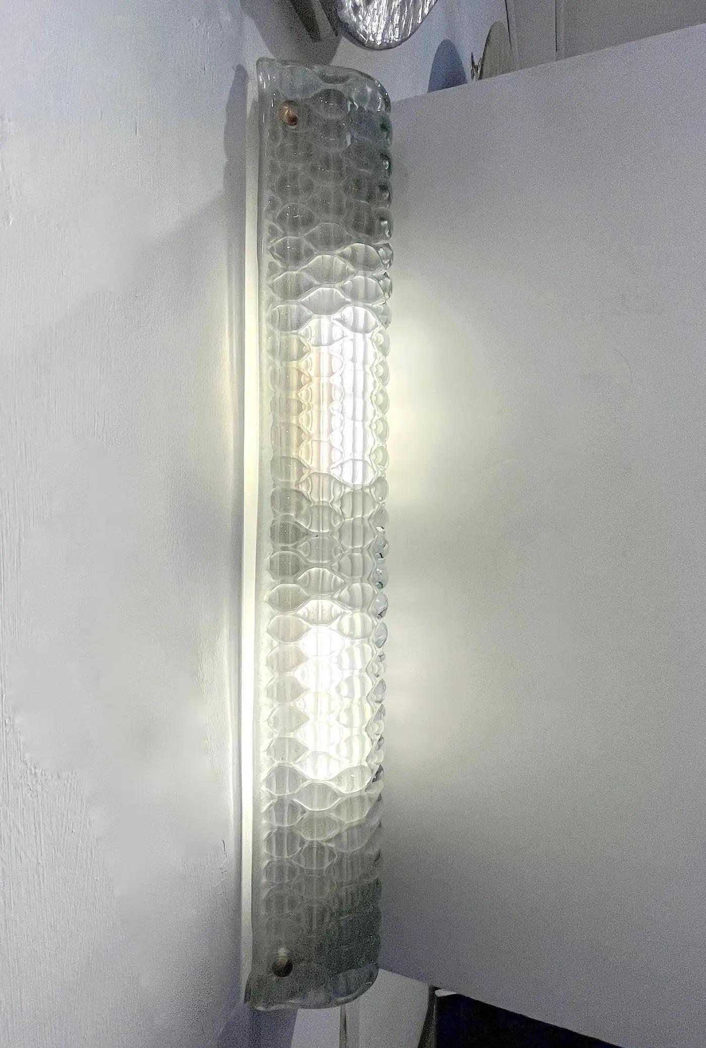 Moderne italienische Fontana Arte Stil Aqua Blue Murano Glas Messing Bubble Sconces (Organische Moderne) im Angebot