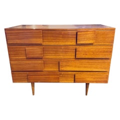 Coffre moderne italien en noyer de style Gio Ponti