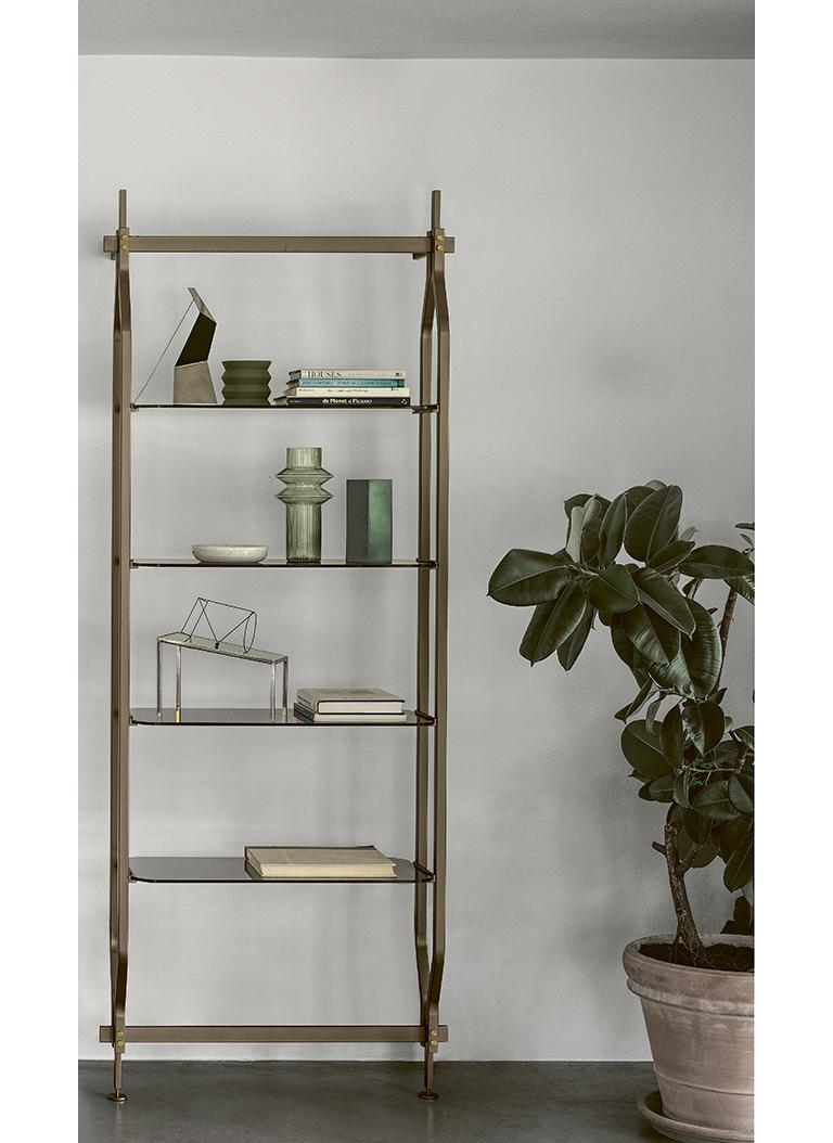 Modular shelf with lacquered metal frame and trasparent glass top. The Bontempi Transparent Glass is a tempered glass on extra-light base, heat treated to increase its mechanical strength and resistance to thermal shock. The frame of this shelf is