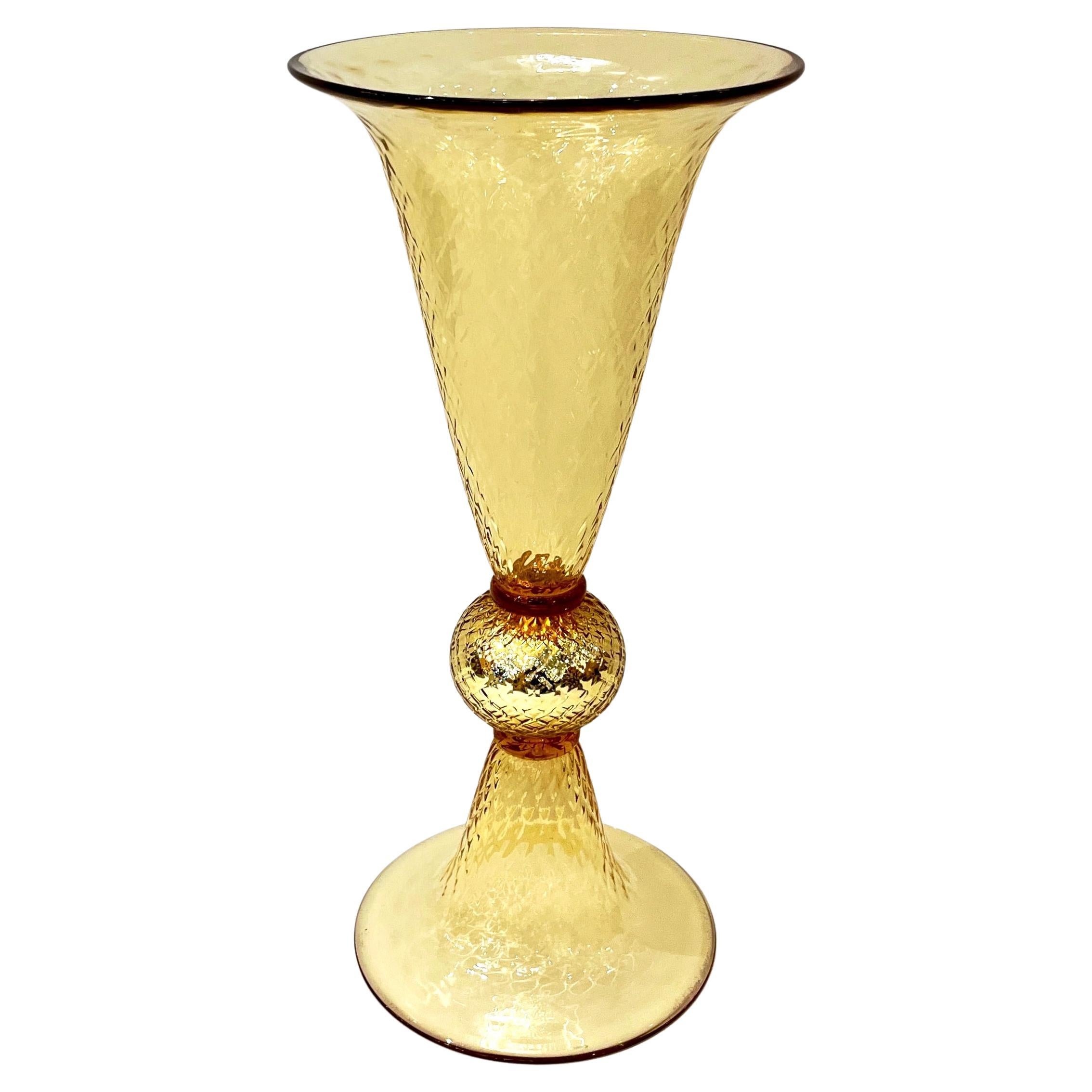 Moderne italienische Goldwaben-Murano-Glasvase groß rund konisch doppelt Vase im Angebot