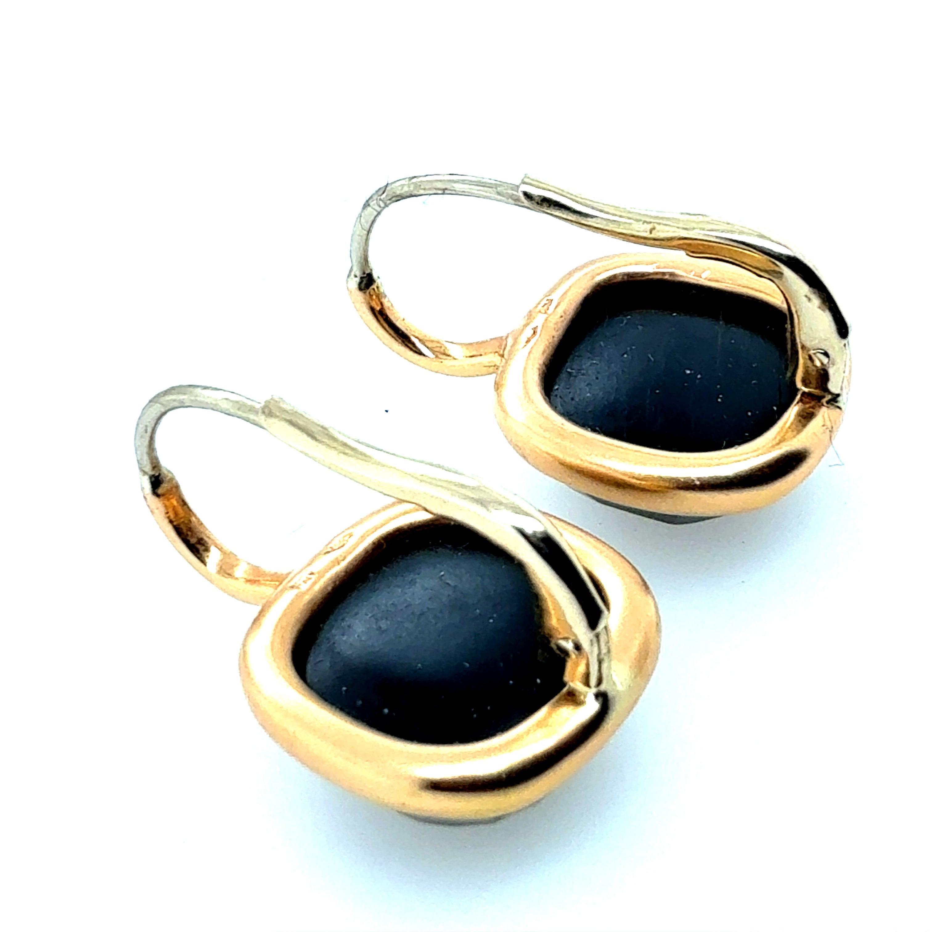 Modern Italian Gold Satin Finish Statement Onyx Earrings, Made in Italy In Good Condition For Sale In Los Angeles, CA