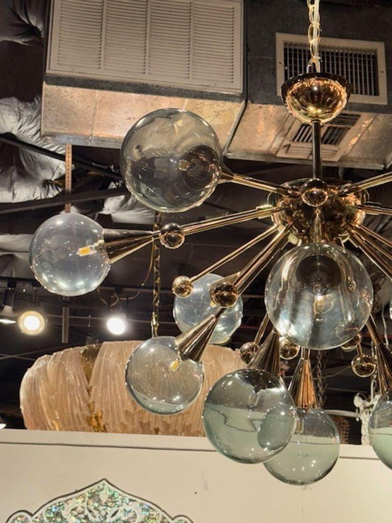 Modern Italian Green Murano Glass and Brass Sputnik Chandelier In Good Condition For Sale In Dallas, TX