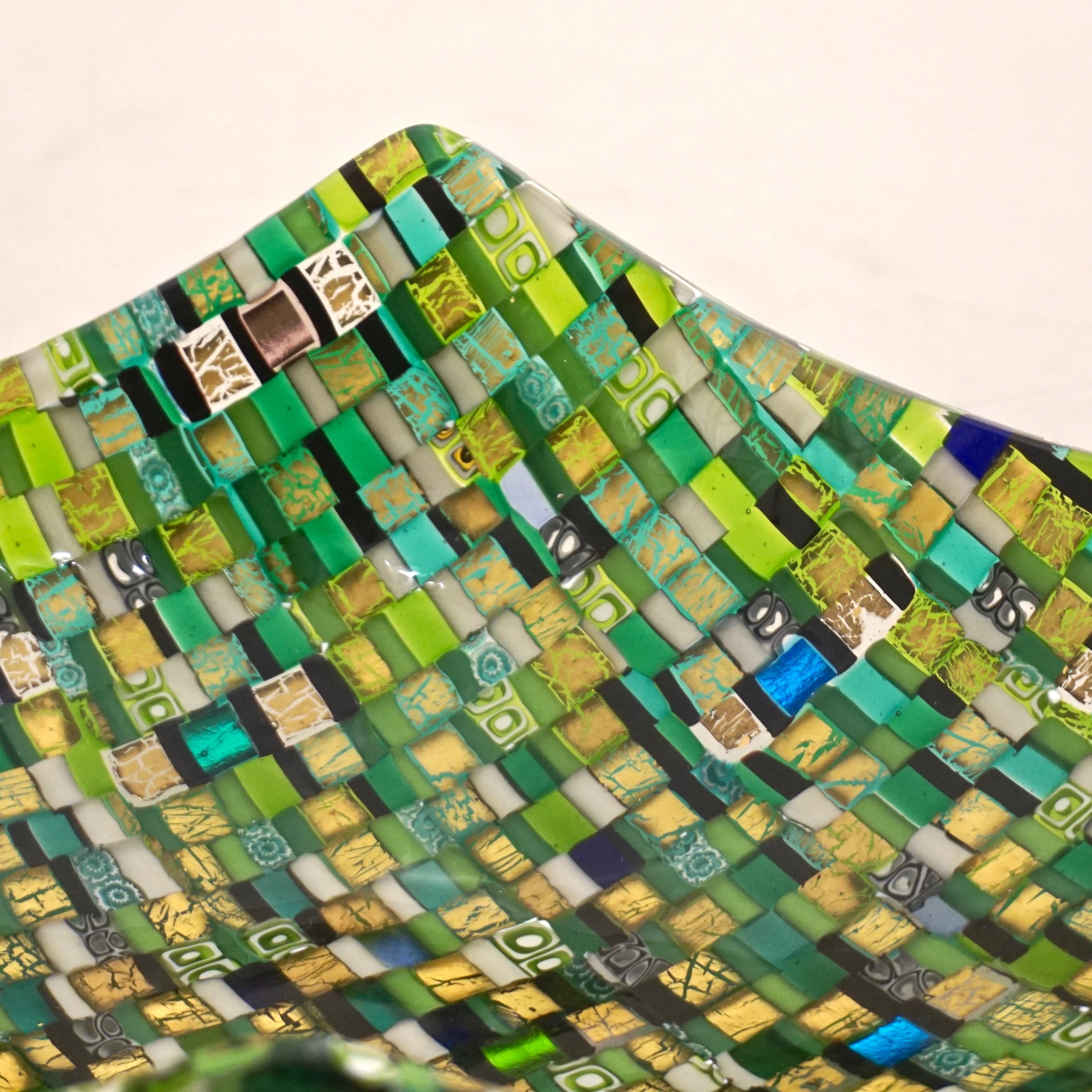Moderne italienische Mosaikschale aus Murano-Kunstglas, Juwelenähnlich Grün Gelb & 24 Karat Gold im Zustand „Neu“ im Angebot in New York, NY