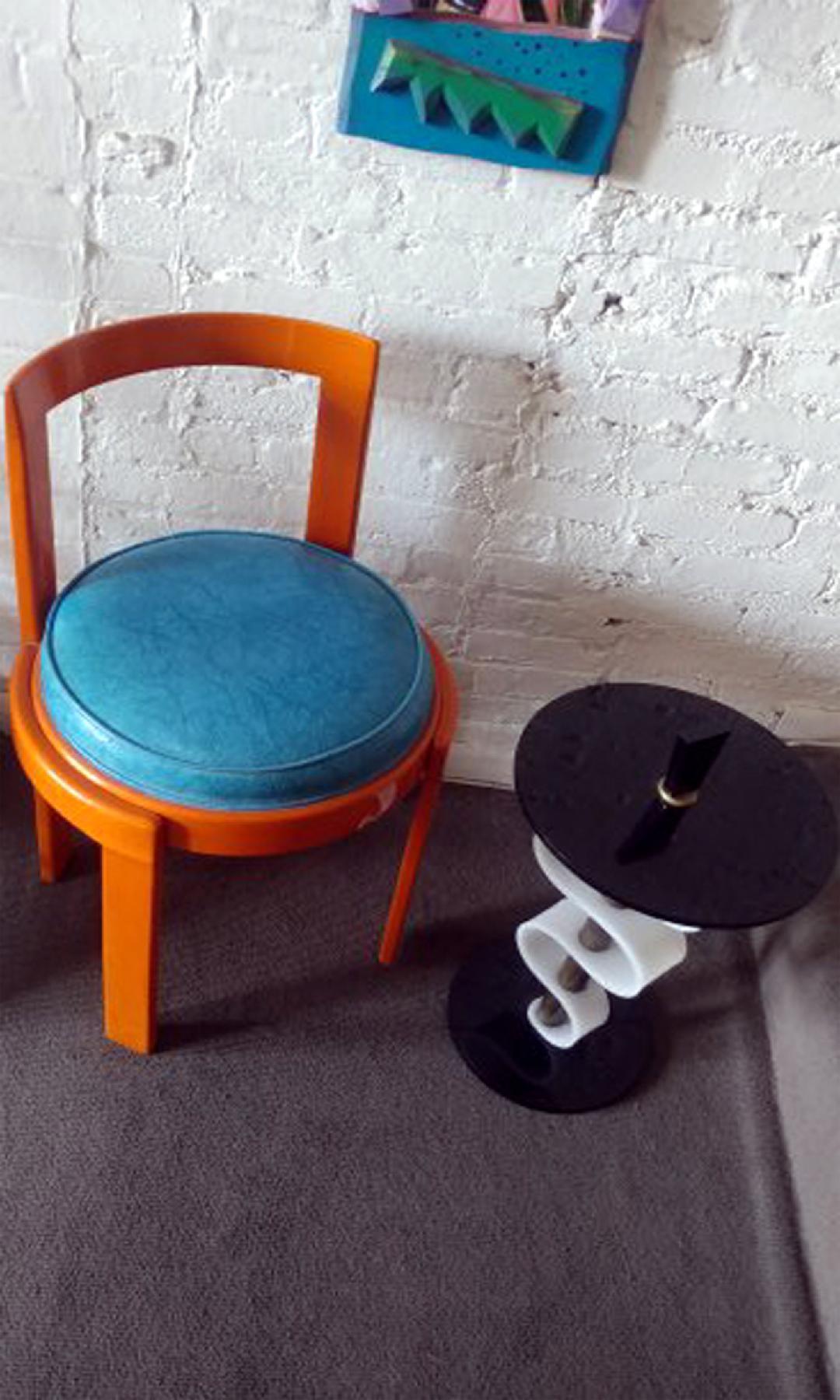 A fabulous bentwood chair in a cheerful Tangerine color lacquered frame contrasting with a Turquoise vinyl cushy seat.
This chair is circa 1960s, originally had a cane seat, but was replaced with vinyl in the 1970s . It is structurally sound, the