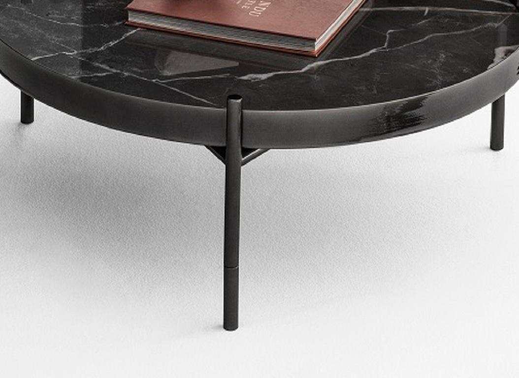 Laqué Table basse italienne moderne en métal laqué et marbre de la collection Bontempi Casa en vente