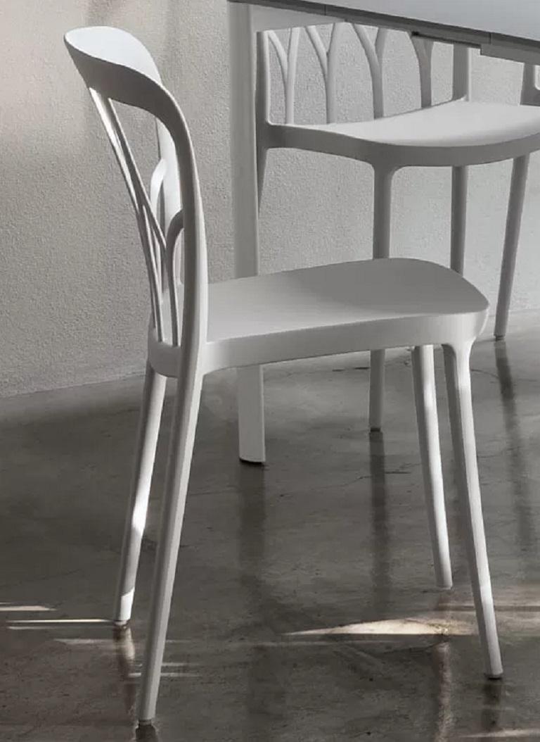 Moderner italienischer hellgrauer Polypropylen-Stuhl aus der Kollektion Bontempi (Internationaler Stil) im Angebot