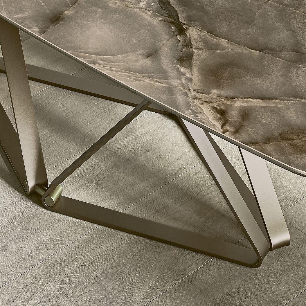 Style international Table italienne moderne en métal et marbre de la collection Bontempi Casa en vente