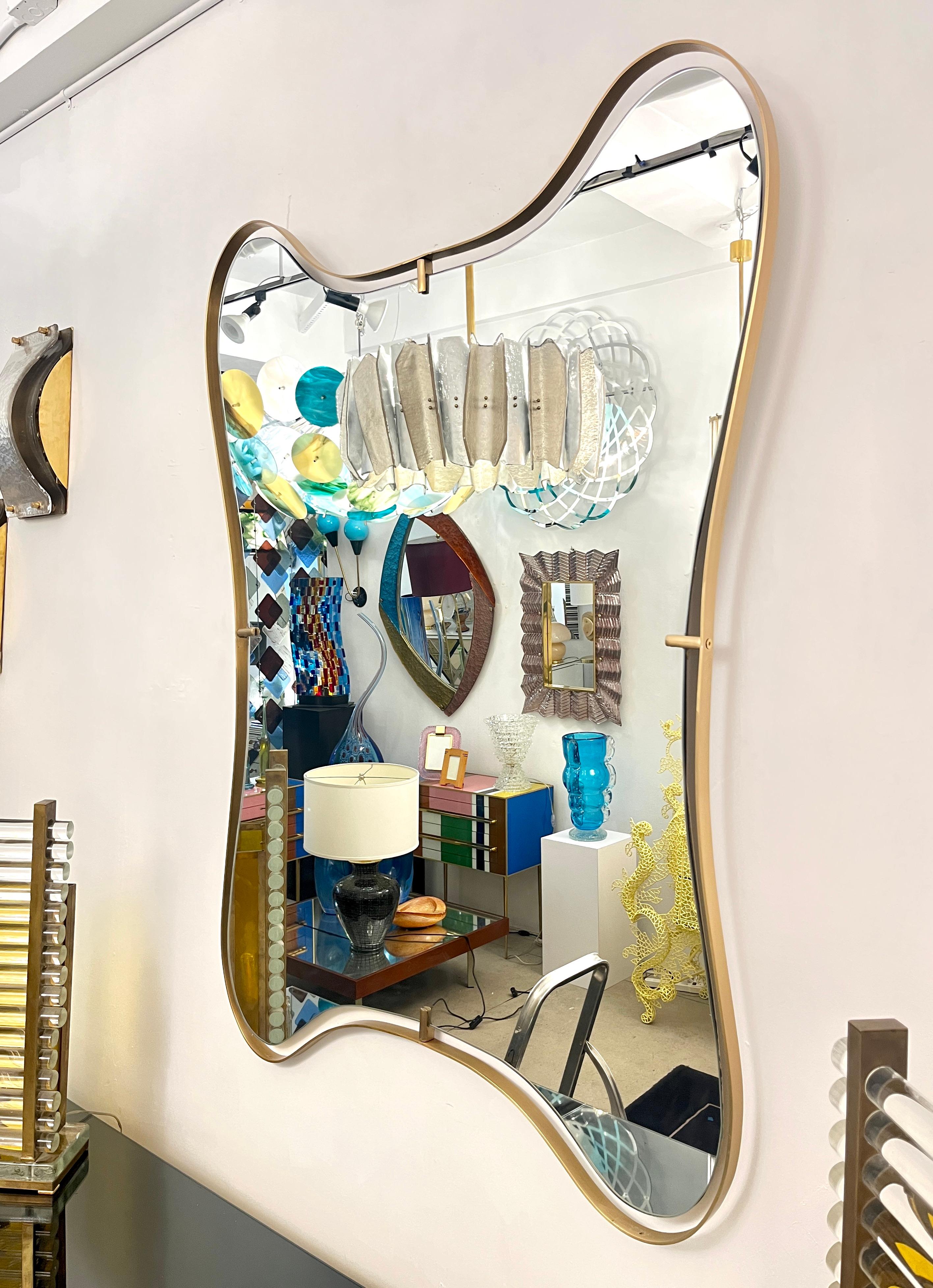 Hand-Crafted Modern Italian Minimalist Brass Mirror with Organic Asymmetric Curved Frame For Sale