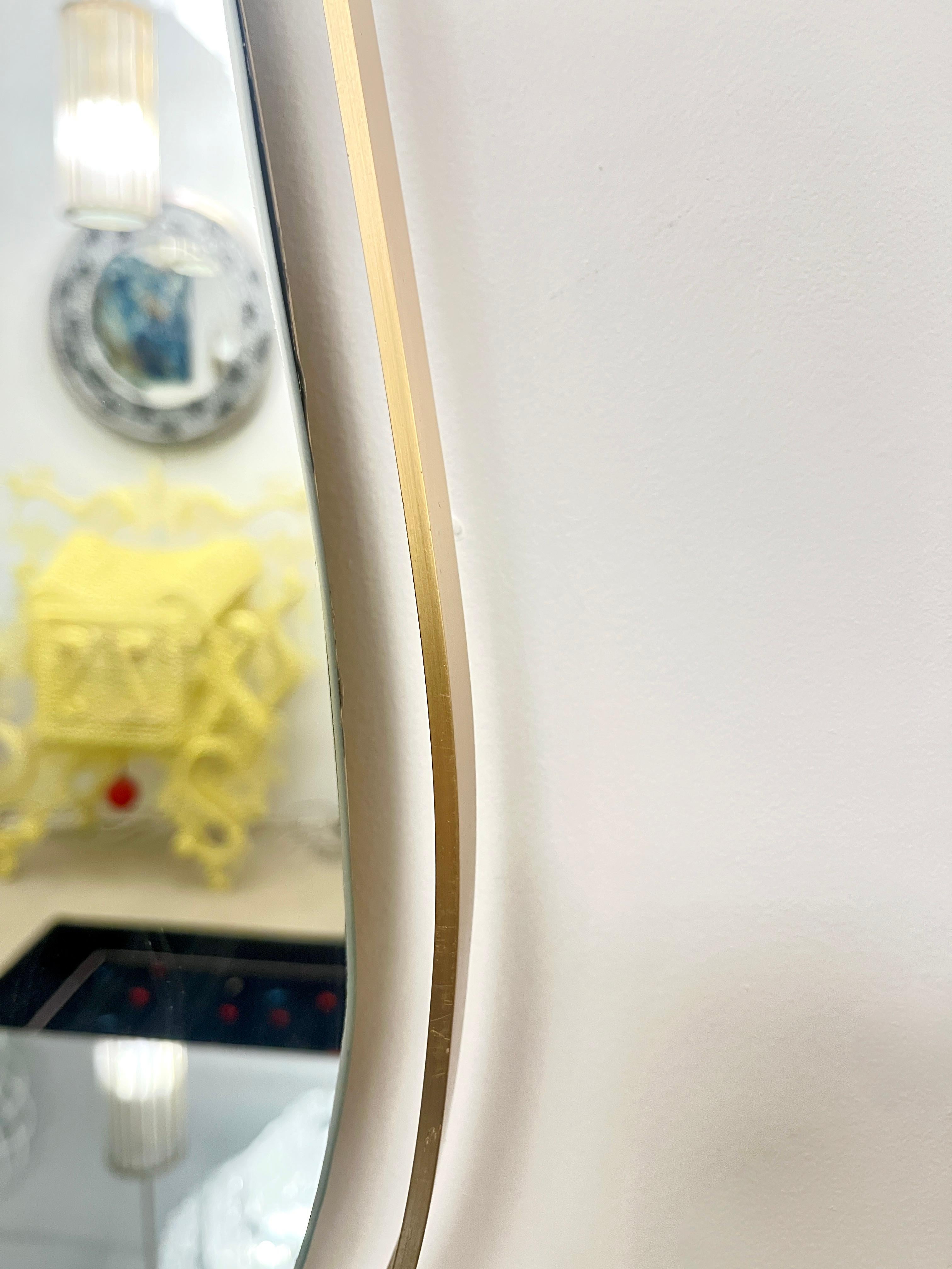 Modern Italian Minimalist Brass Mirror with Organic Asymmetric Curved Frame In Excellent Condition For Sale In New York, NY