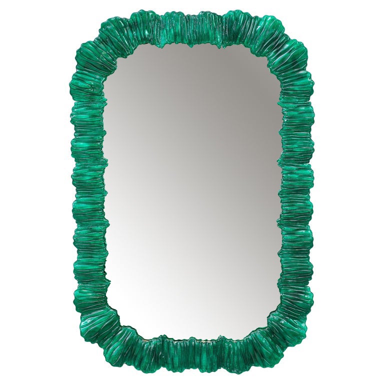 Miroir italien moderne avec cadre ondulé texturé vert émeraude, en stock en vente