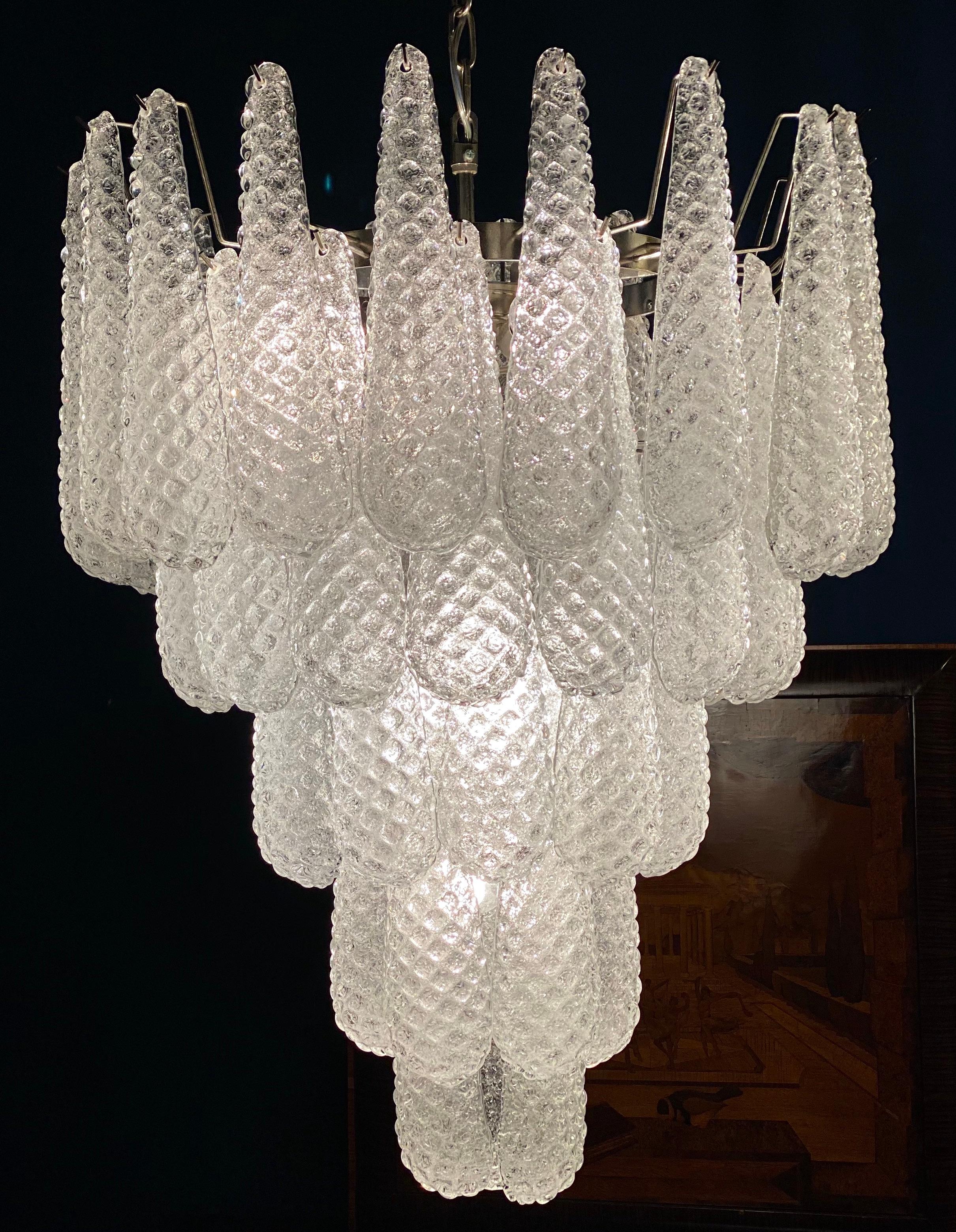 Moderner italienischer Murano-Kronleuchter, 52 Glasblätter, Tropfen aus Glas, 1970er Jahre im Angebot 4