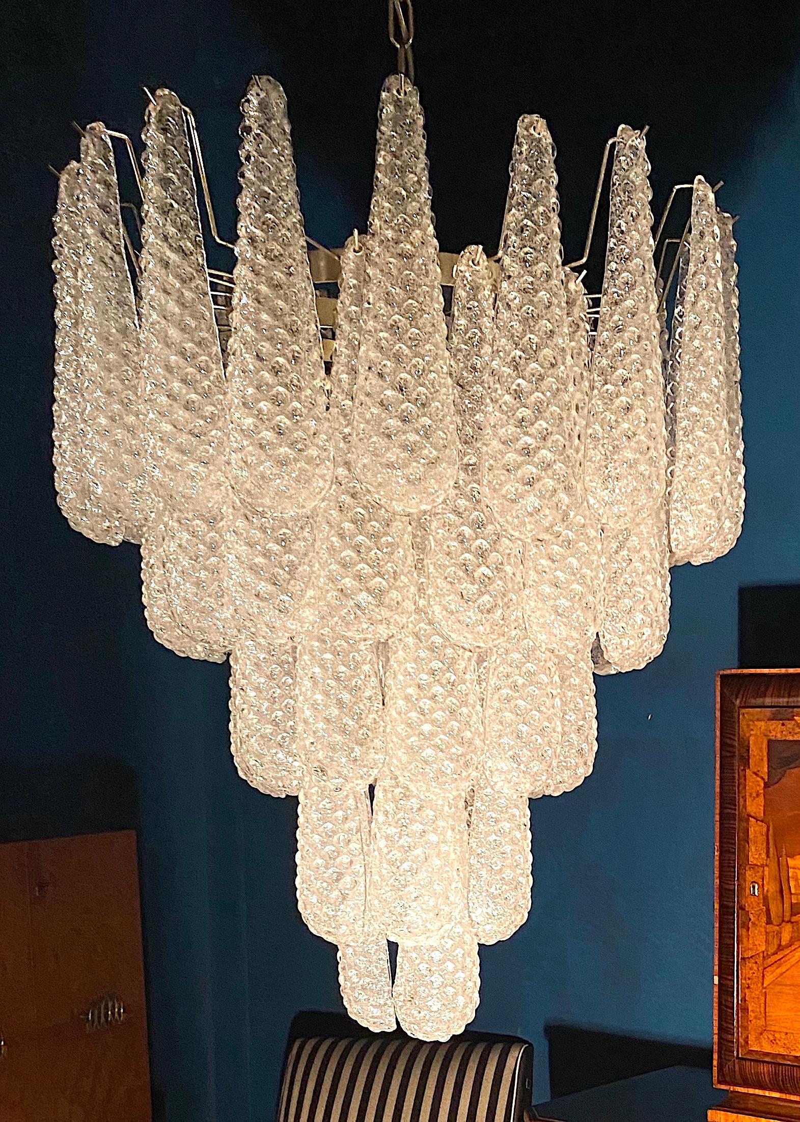Moderner italienischer Murano-Kronleuchter, 52 Glasblätter, Tropfen aus Glas, 1970er Jahre im Angebot 5