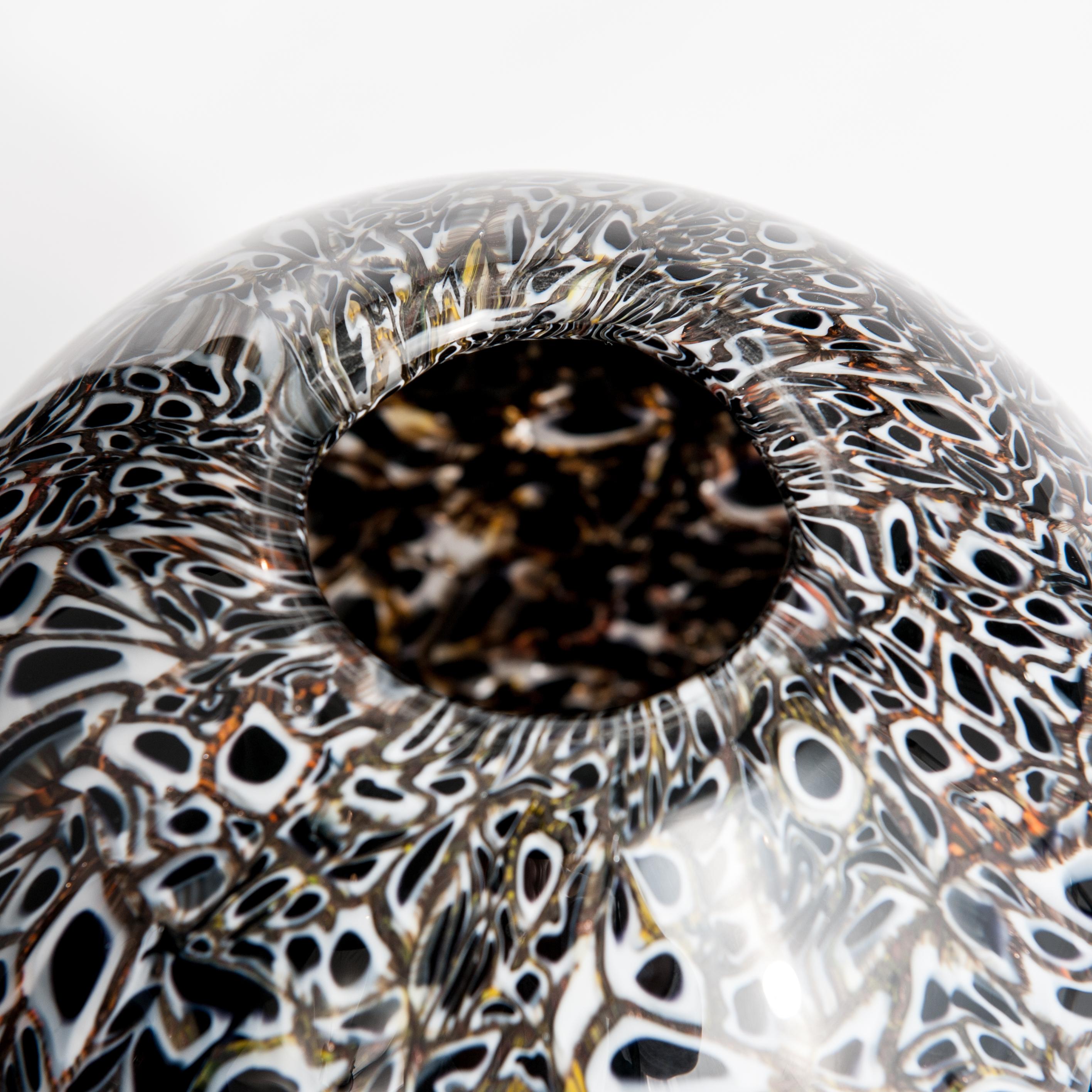Fait main Vase moderne italien en verre de Murano Murrine en bronze noir-blanc-bronze de Paolo Crepax en vente
