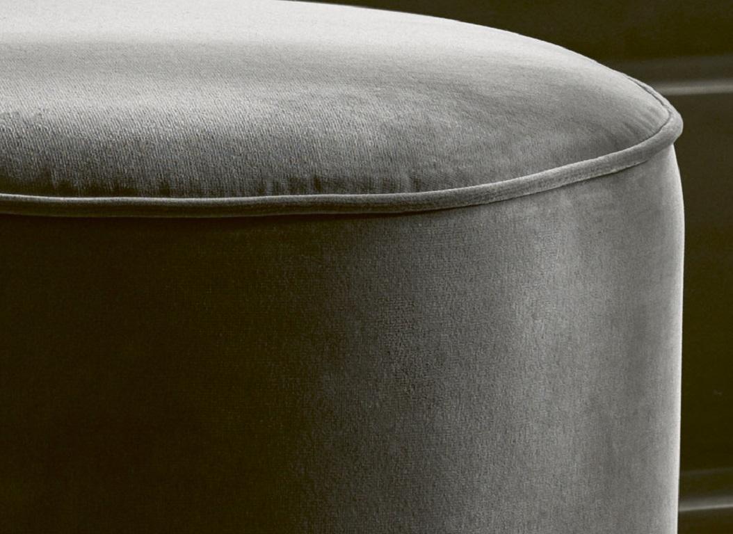 Style international Pouf italien moderne avec cadre en métal et assise en velours-Bontempi Casa Collection en vente
