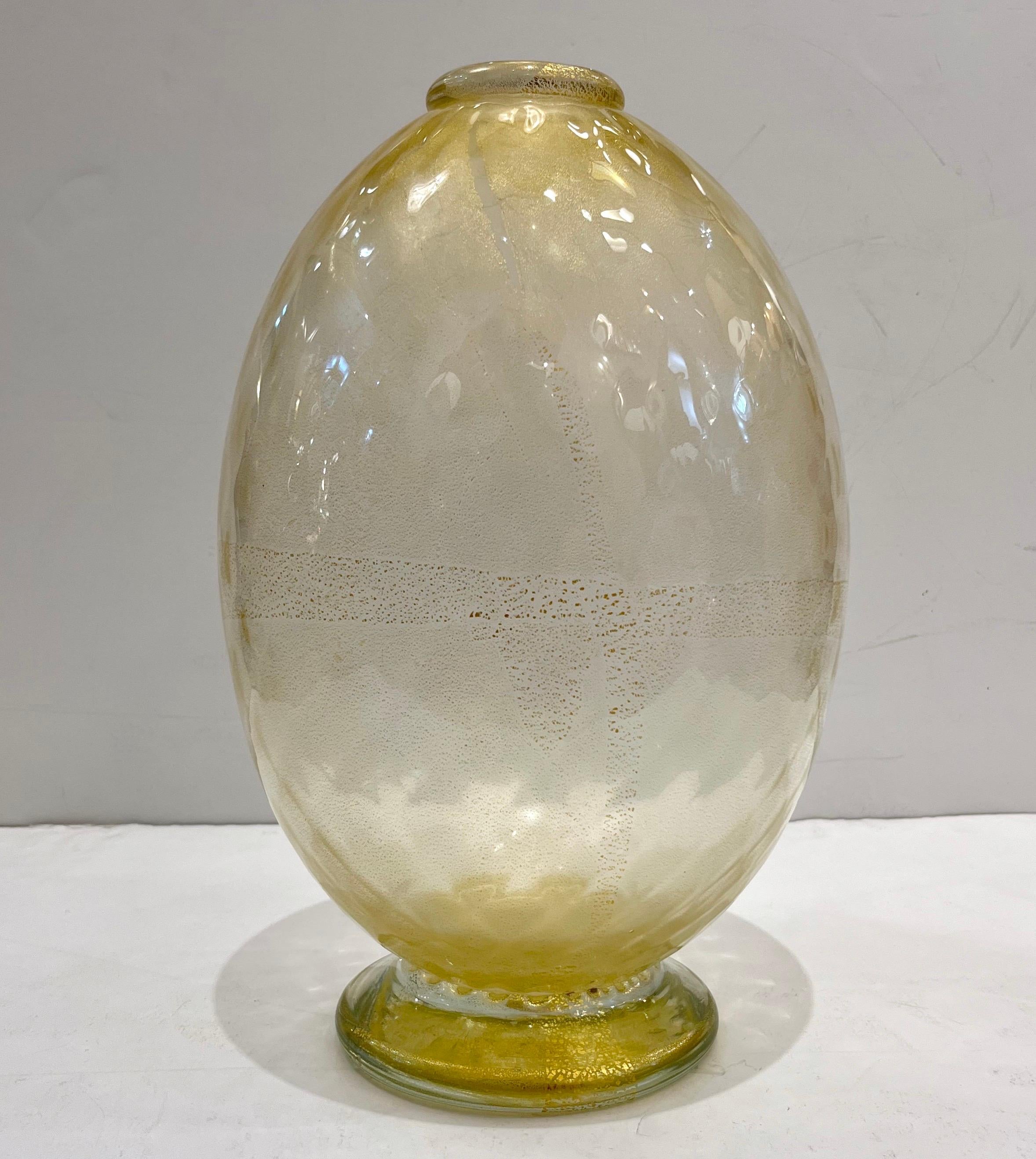 Paire de vases ronds organiques italiens modernes en verre de Murano en nid d'abeille dor en vente 8