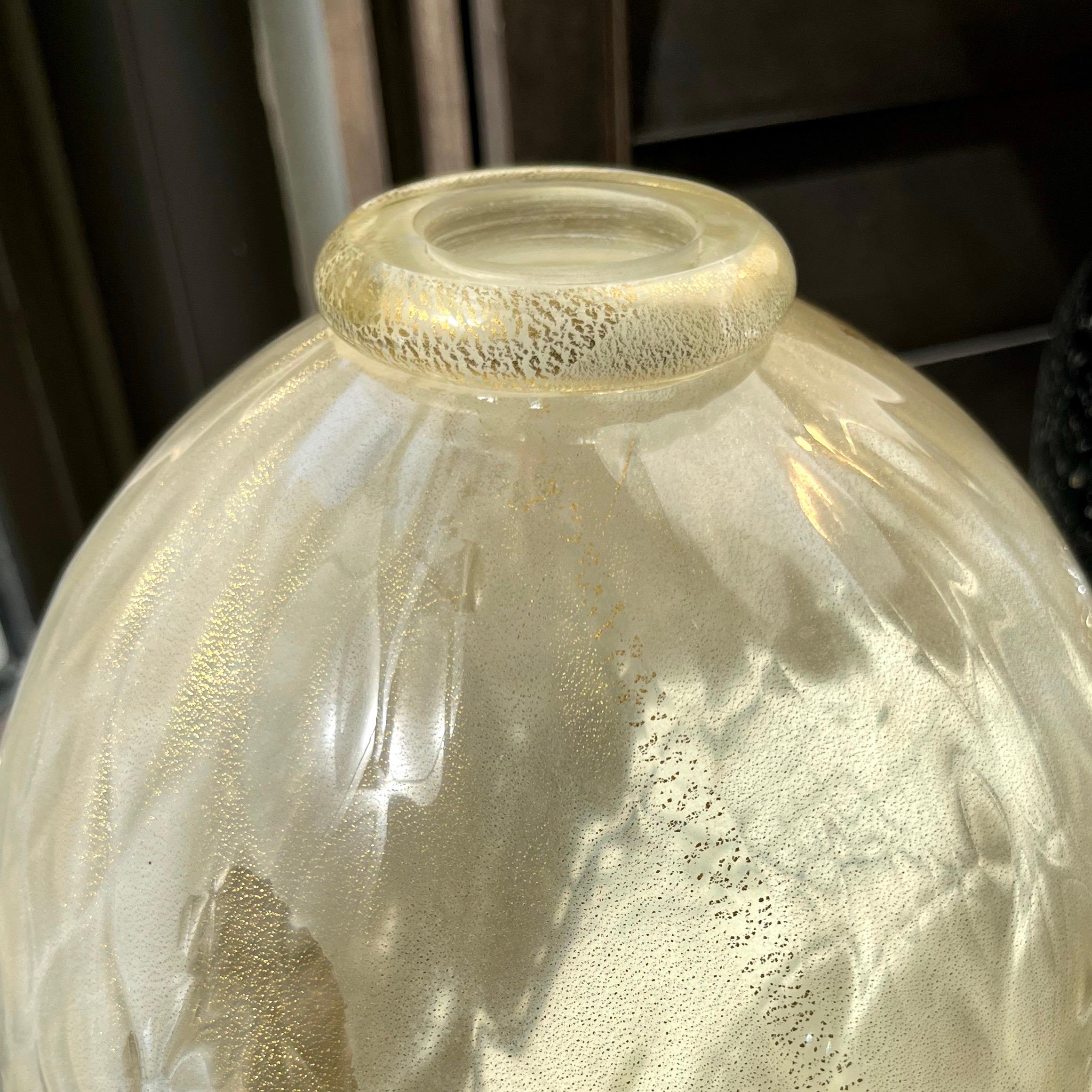 Organique Paire de vases ronds organiques italiens modernes en verre de Murano en nid d'abeille dor en vente