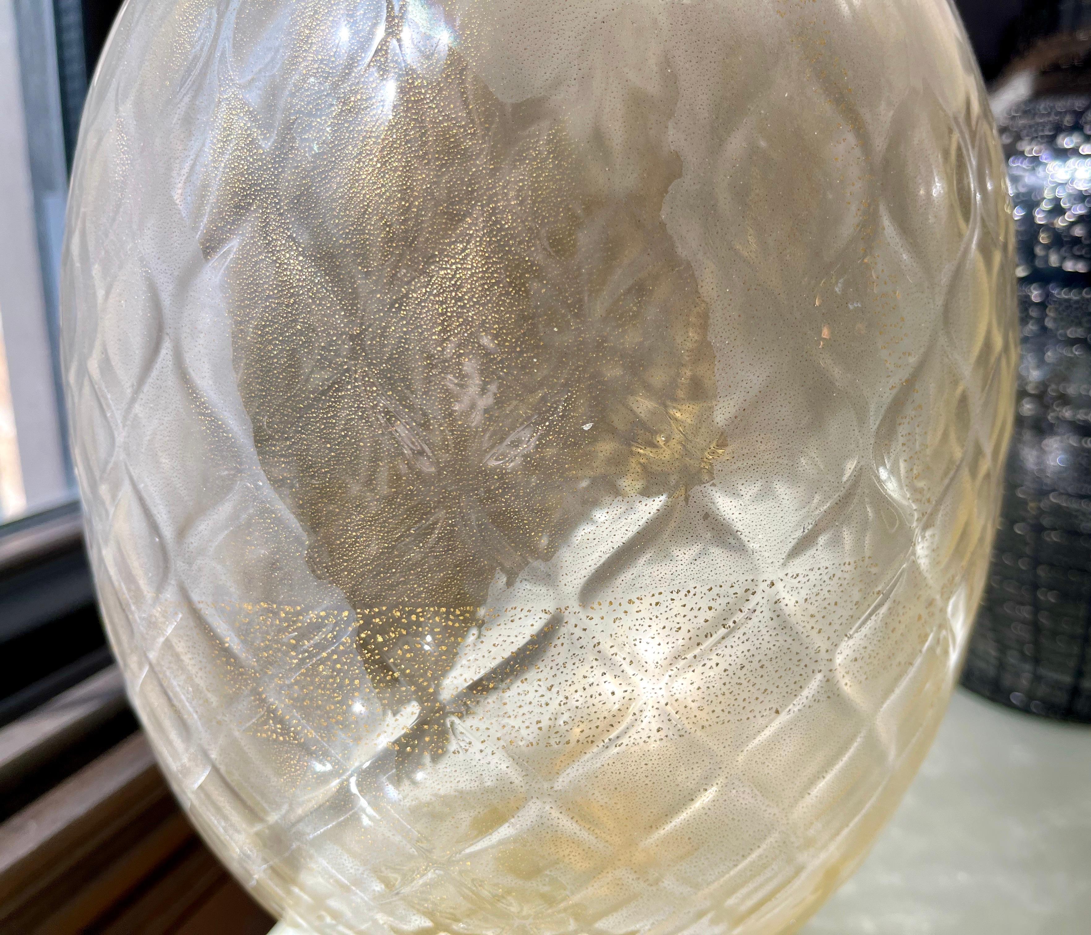 Hand-Crafted Modern Italian Pair of Gold Honeycomb Murano Glass Organic Round Vases For Sale