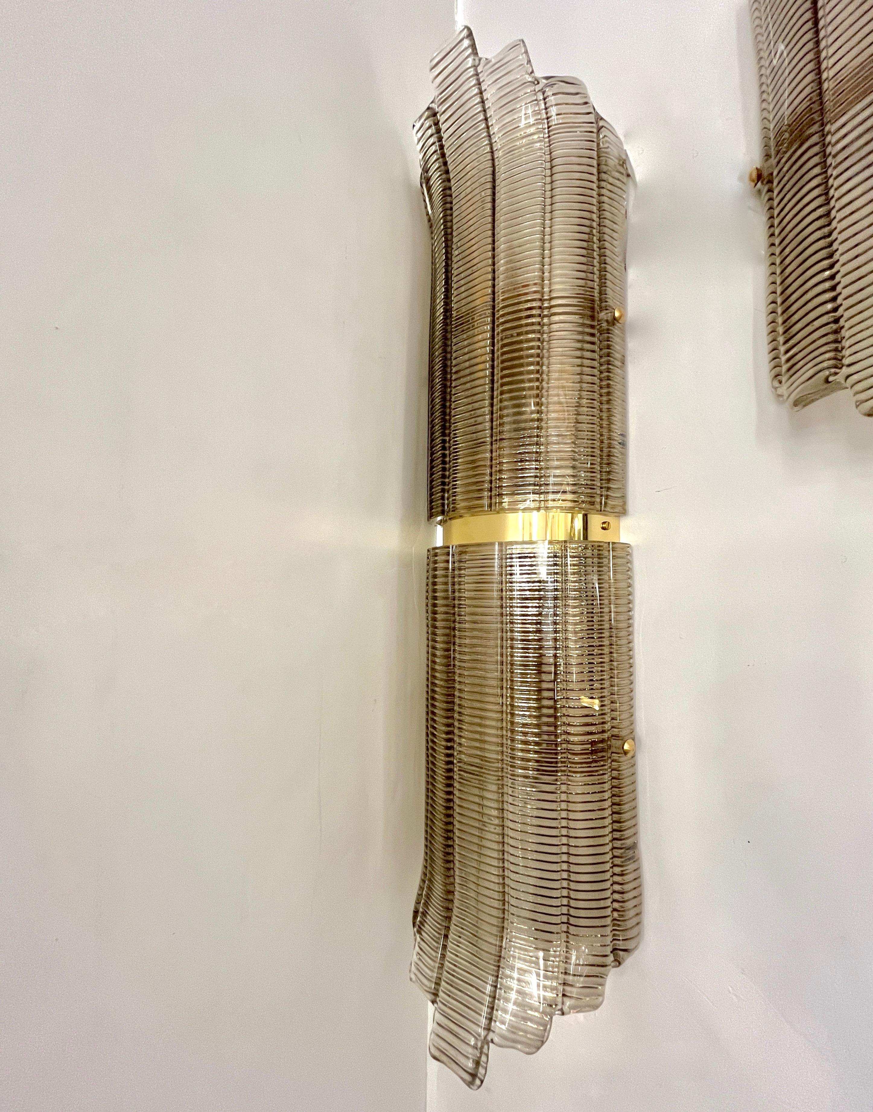 Coppia di lampade da parete/soffitto in ottone con vetro di Murano fumé in vendita 3