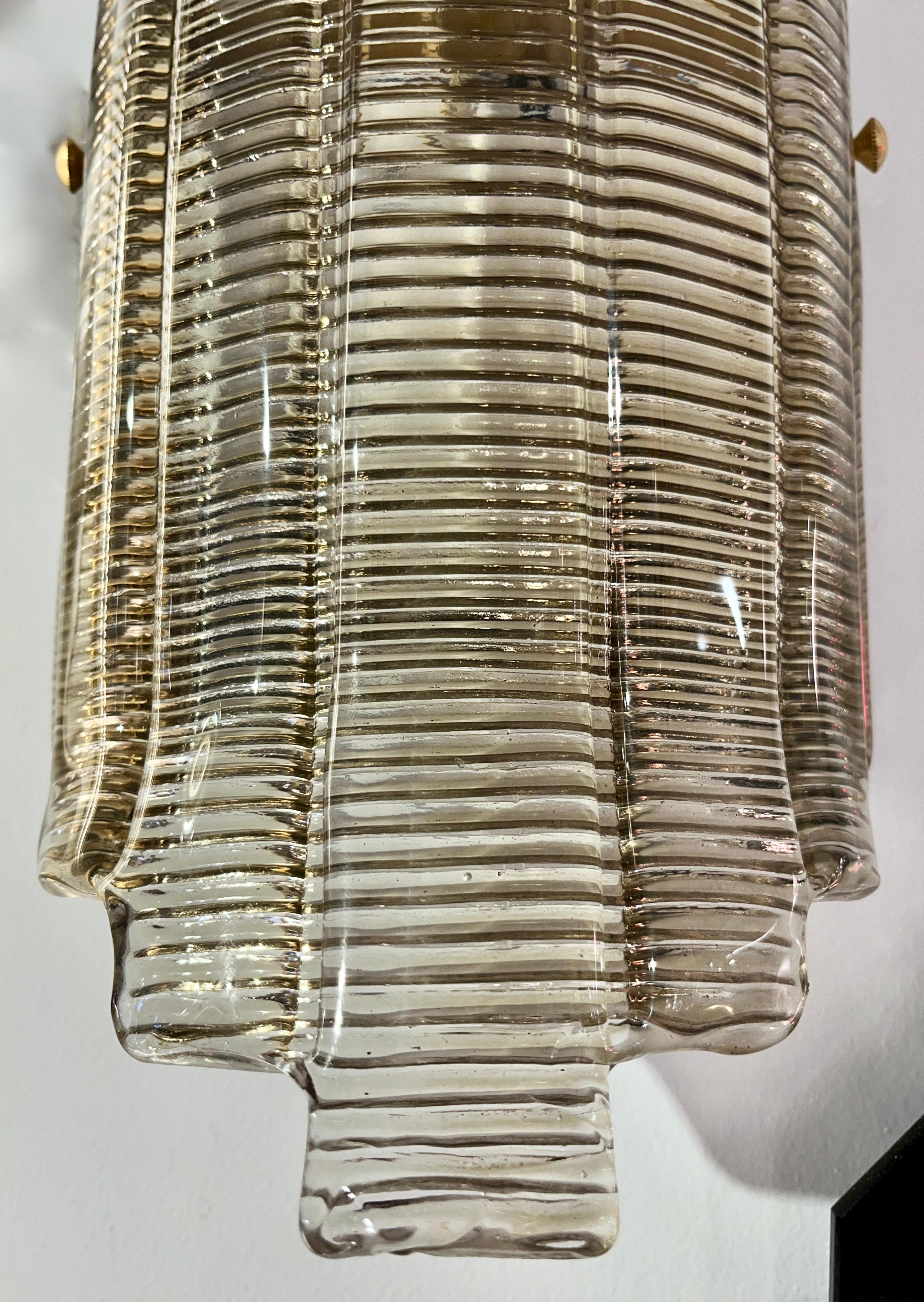 Coppia di lampade da parete/soffitto in ottone con vetro di Murano fumé In condizioni Nuovo in vendita a New York, NY