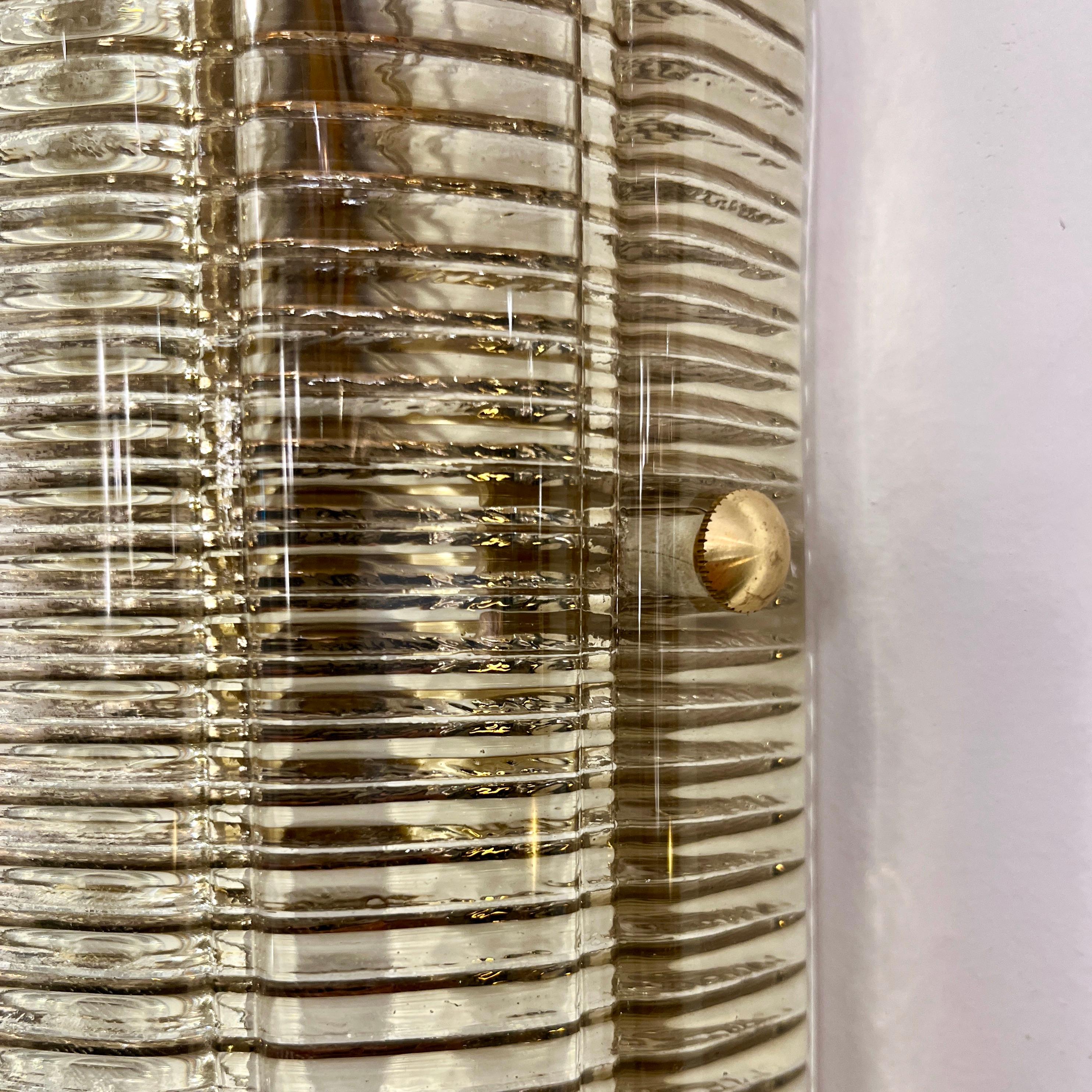 XXI secolo e contemporaneo Coppia di lampade da parete/soffitto in ottone con vetro di Murano fumé in vendita