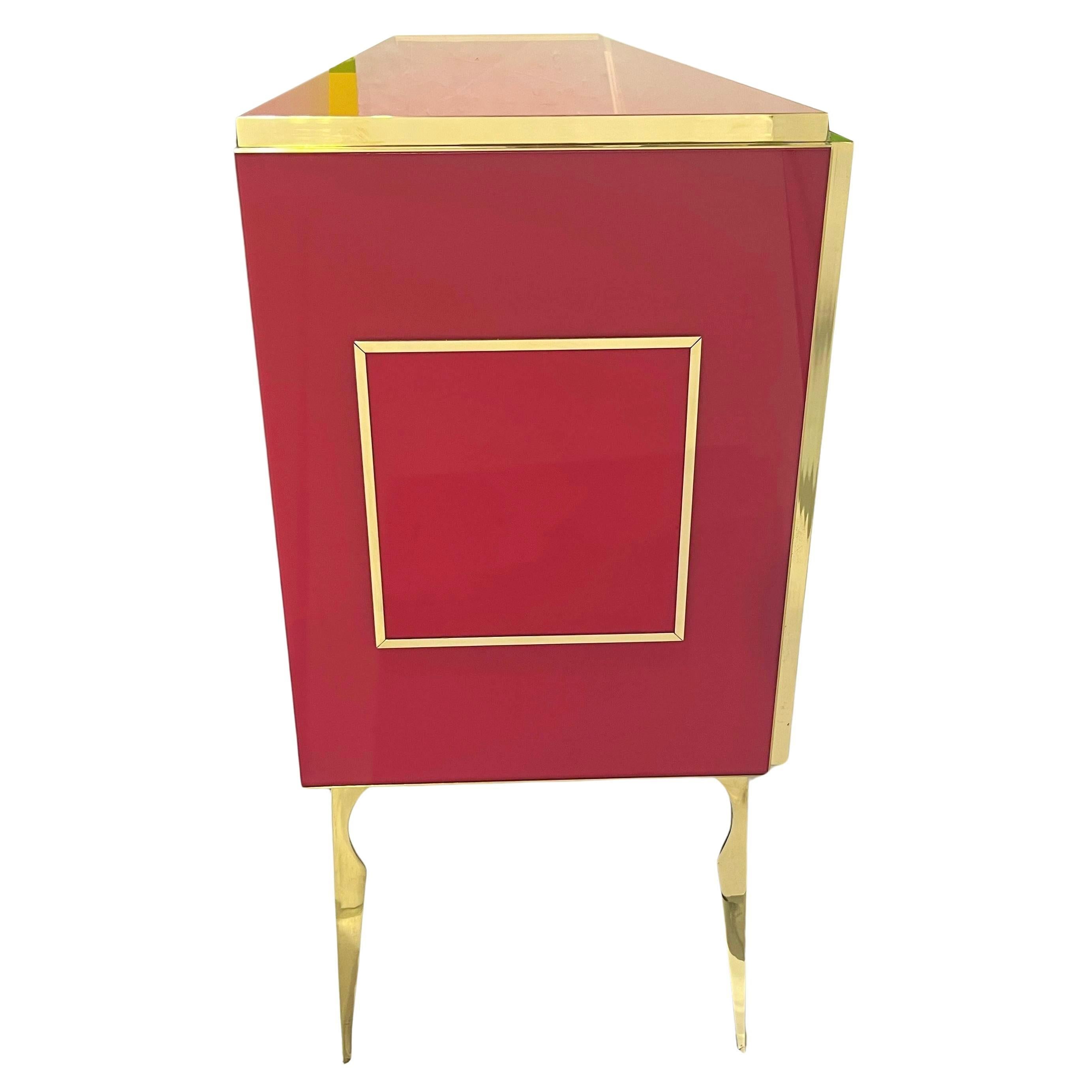 Aparador moderno italiano de cristal rosa púrpura geométrico postmoderno de latón en venta 1