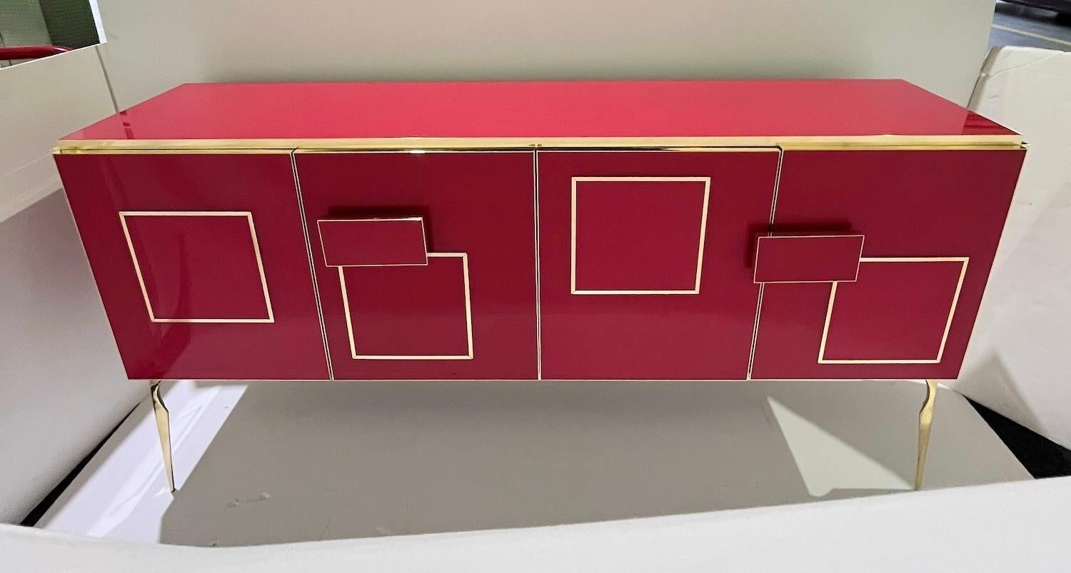 Aporta tus propios colores de acento a cualquier espacio con nuestra colección moderna personalizable, totalmente hecha a mano en Italia, con el propósito de anclar la individualidad a través del Arte en una pieza funcional, desencadenando entornos