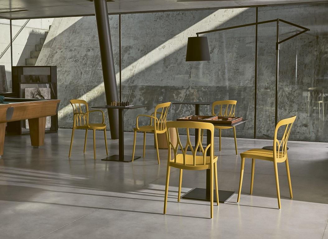Chaise italienne moderne en polypropylène jaune moutarde de la collection Bontempi Neuf - En vente à Titusville, PA