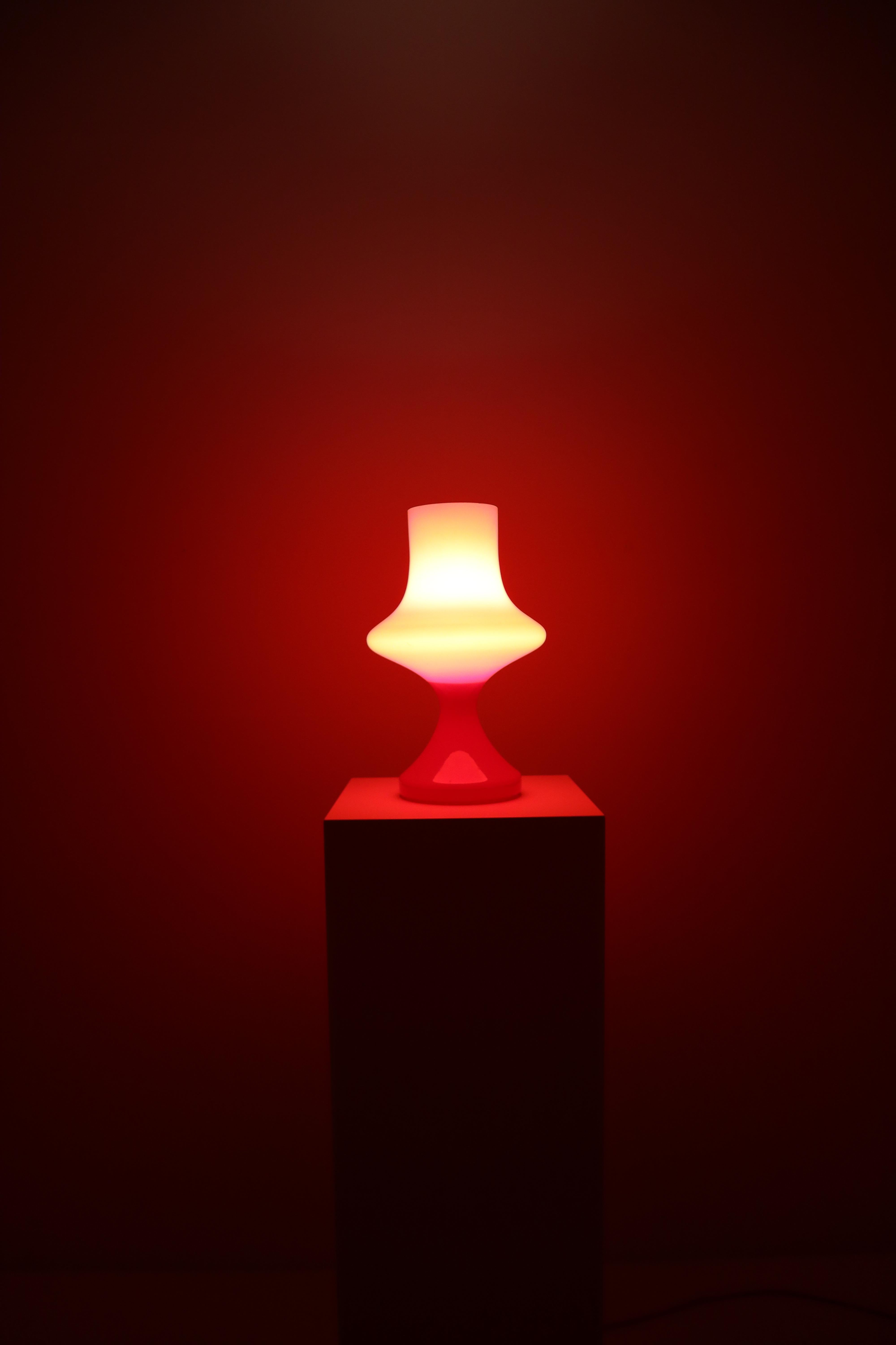 Modern Italian Red Table Lamp in Glass, 1970s In Good Condition In Almelo, NL