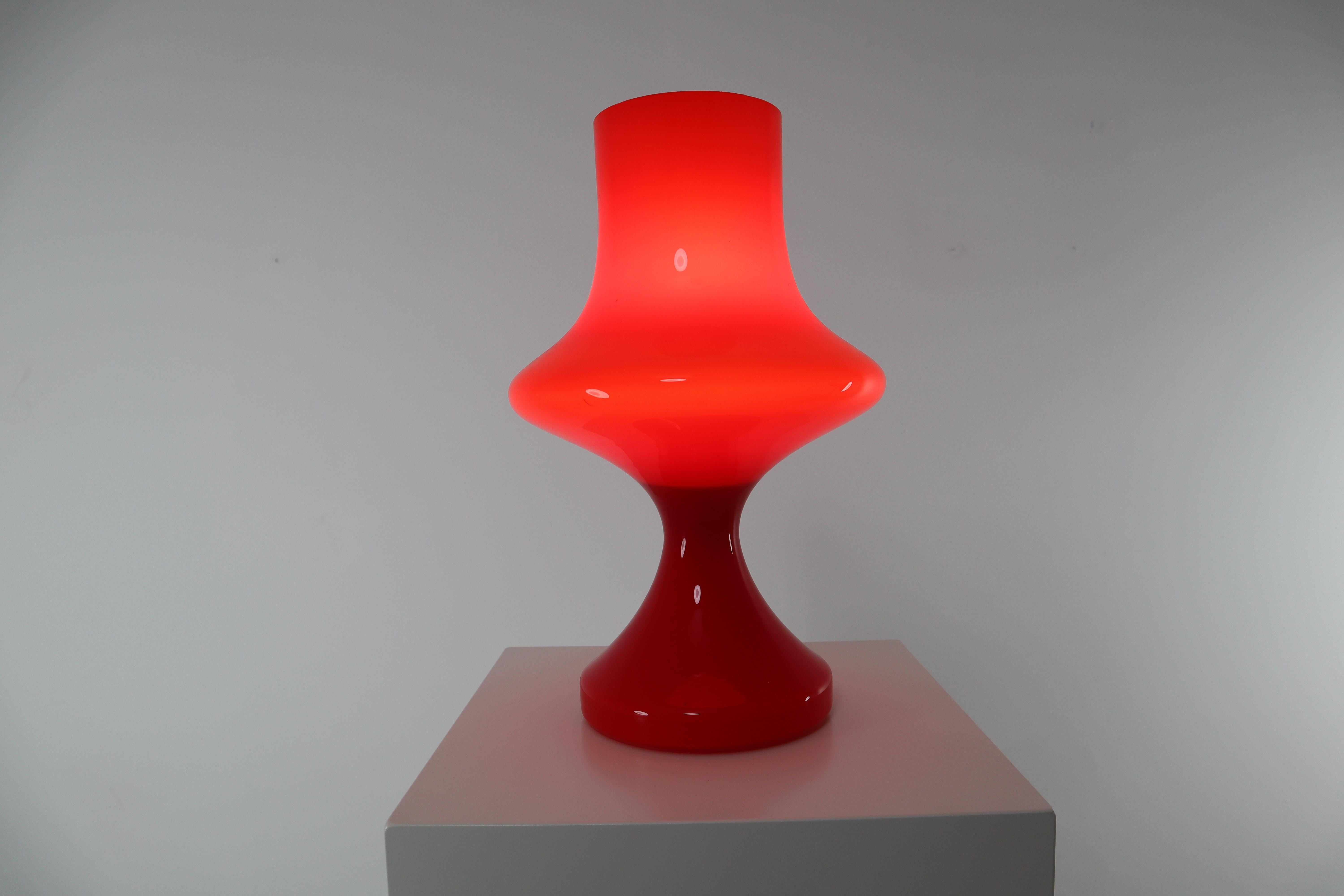 Modern Italian Red Table Lamp in Glass, 1970s (Italienisch)