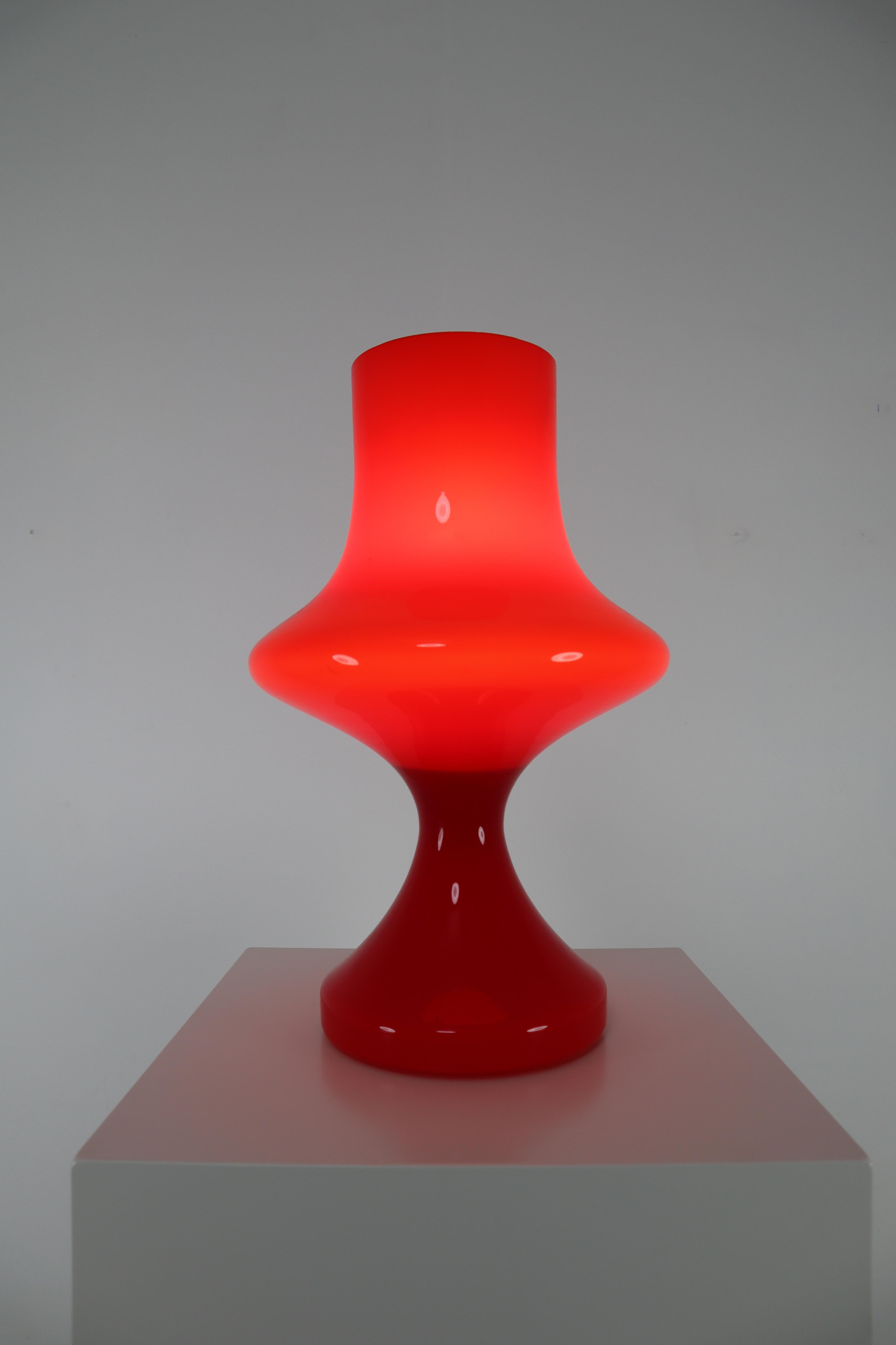 Modern Italian Red Table Lamp in Glass, 1970s 4