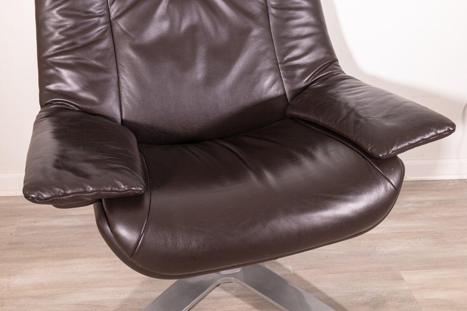 Leather Modern Italian Revive Lounge Chair and Ottoman by Natuzzi Italia Furniture For Sale