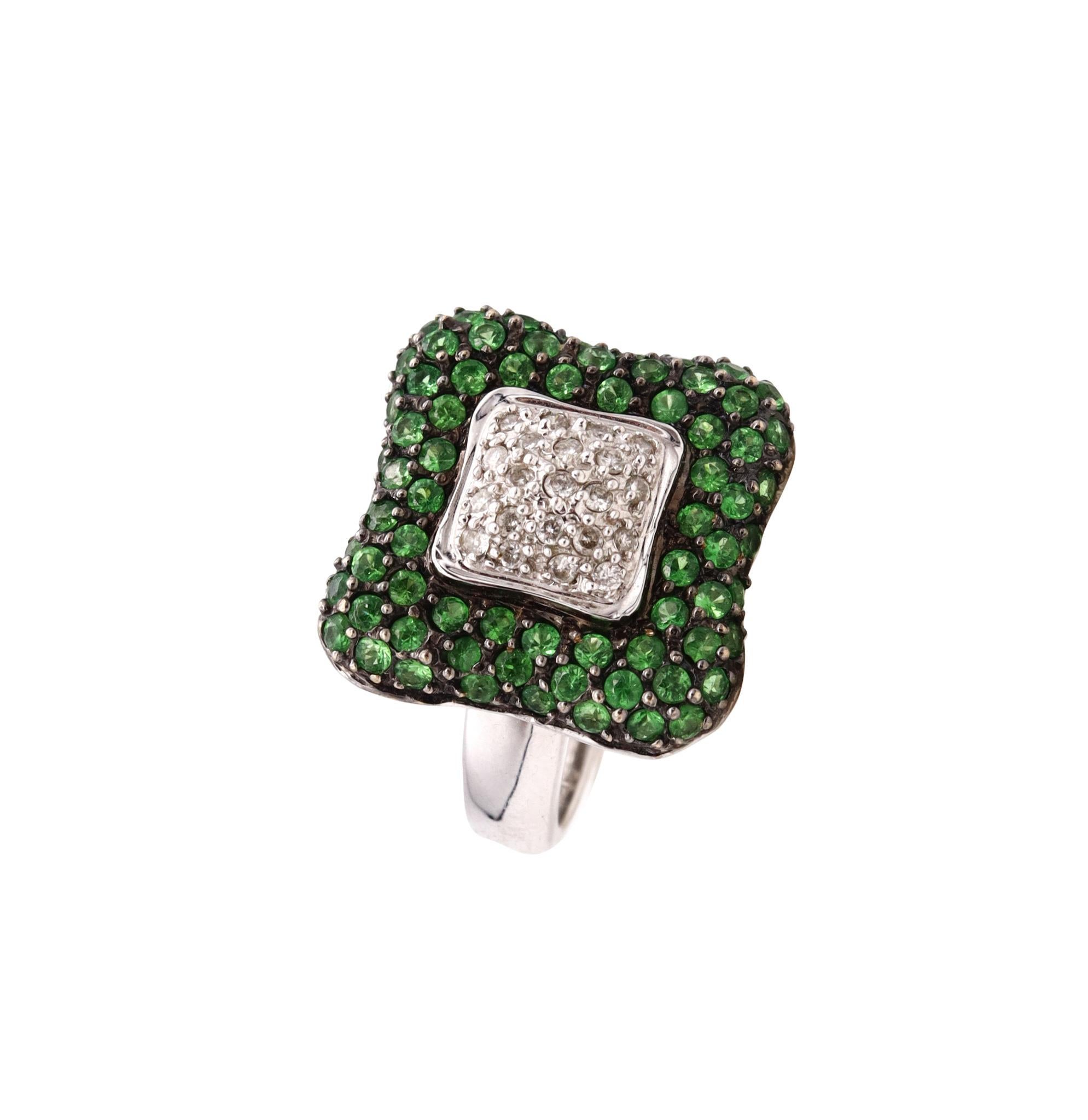 Modern Italian Ring in 18kt White Gold with 1.71cts in Diamonds and Tsavorites For Sale 2