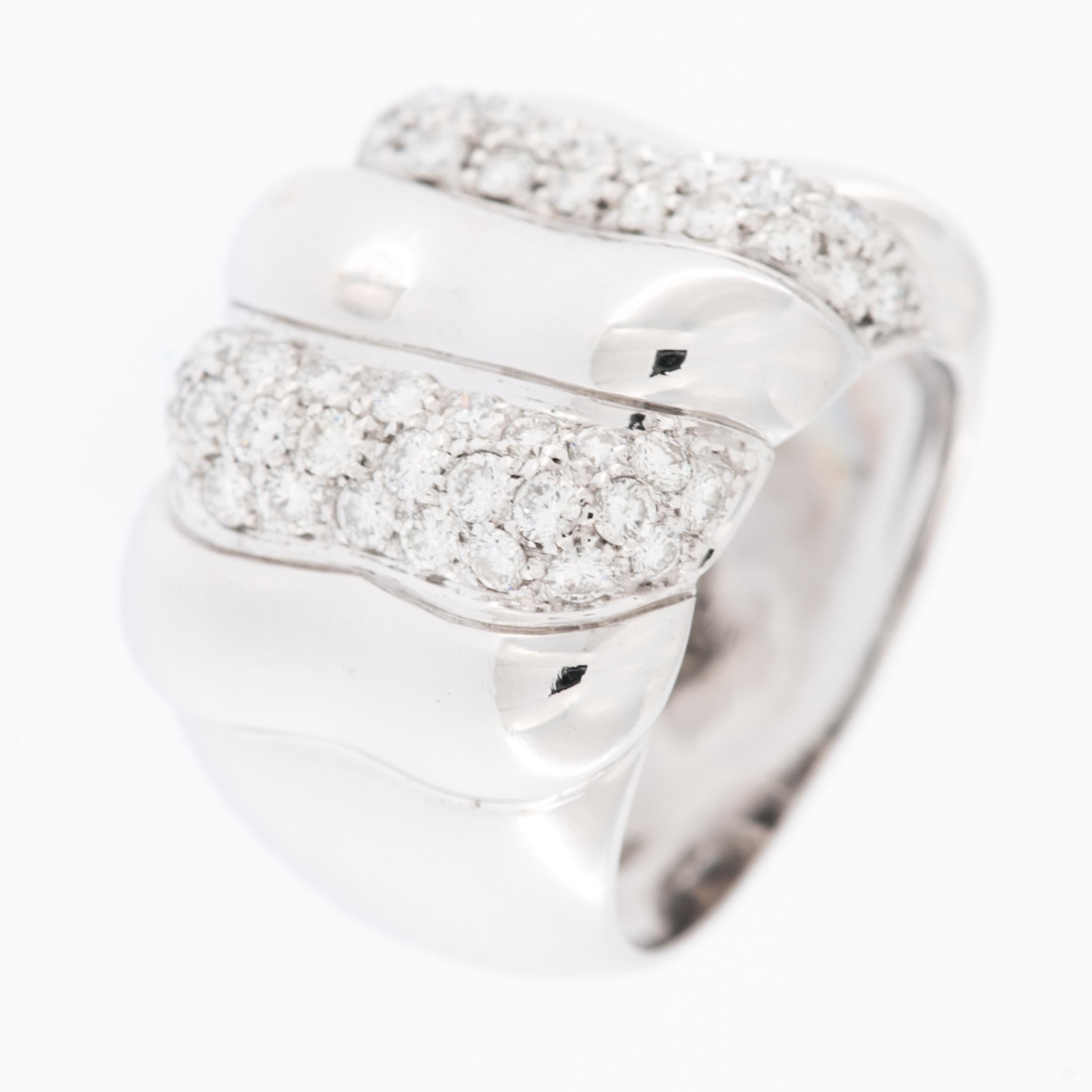 Brilliant Cut Modern Italian Ring in 18 karat White Gold with Diamonds For Sale