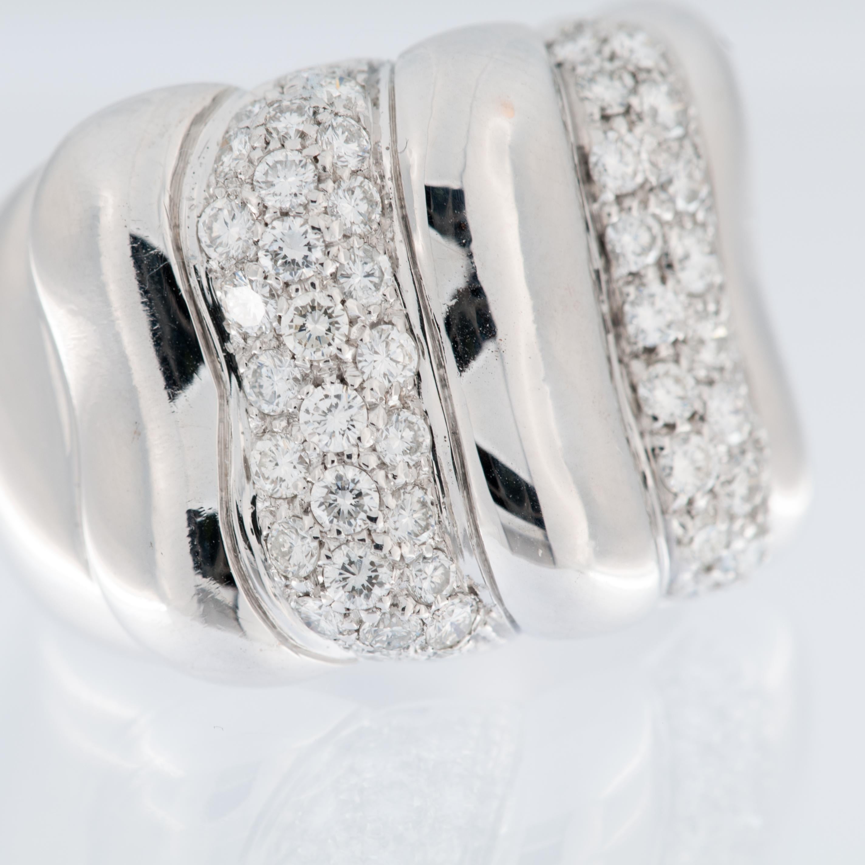 Modern Italian Ring in 18 karat White Gold with Diamonds For Sale 1