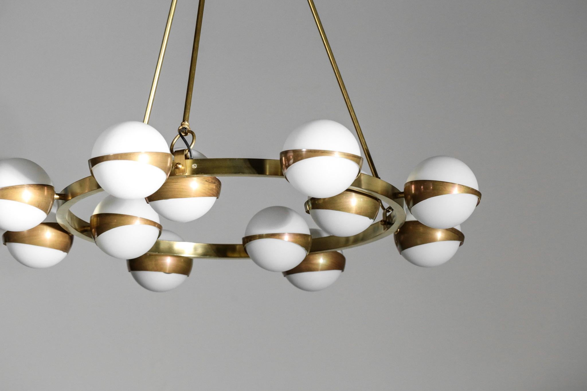 Modernes italienisches Rund 12 Opalglas Stilnovo Stil im Angebot 4