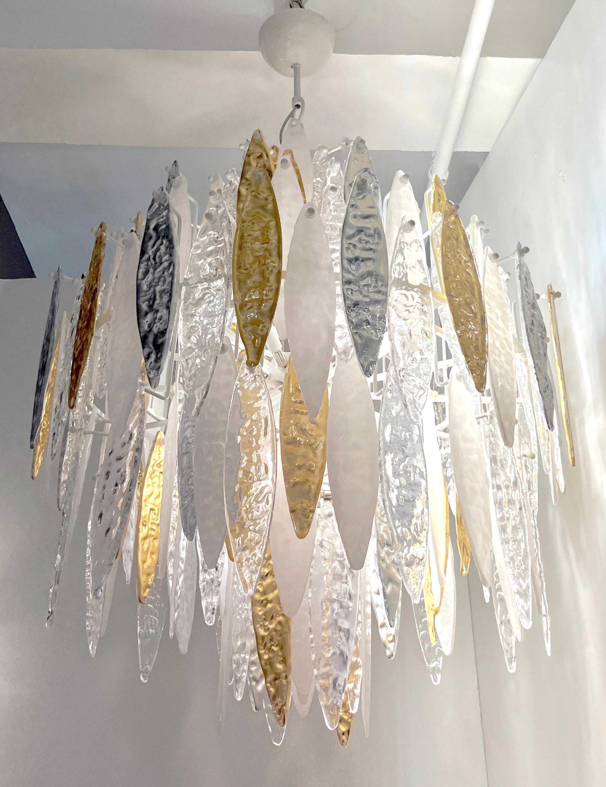 Organico moderno Lampadario moderno italiano in argento, oro, cristallo bianco satinato, vetro di Murano, Iciclo in vendita