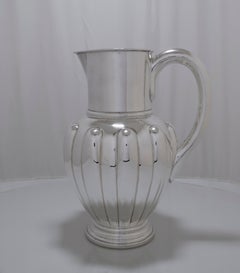 Brocca d'argento italiana moderna con design sagomato di Valle (1950)