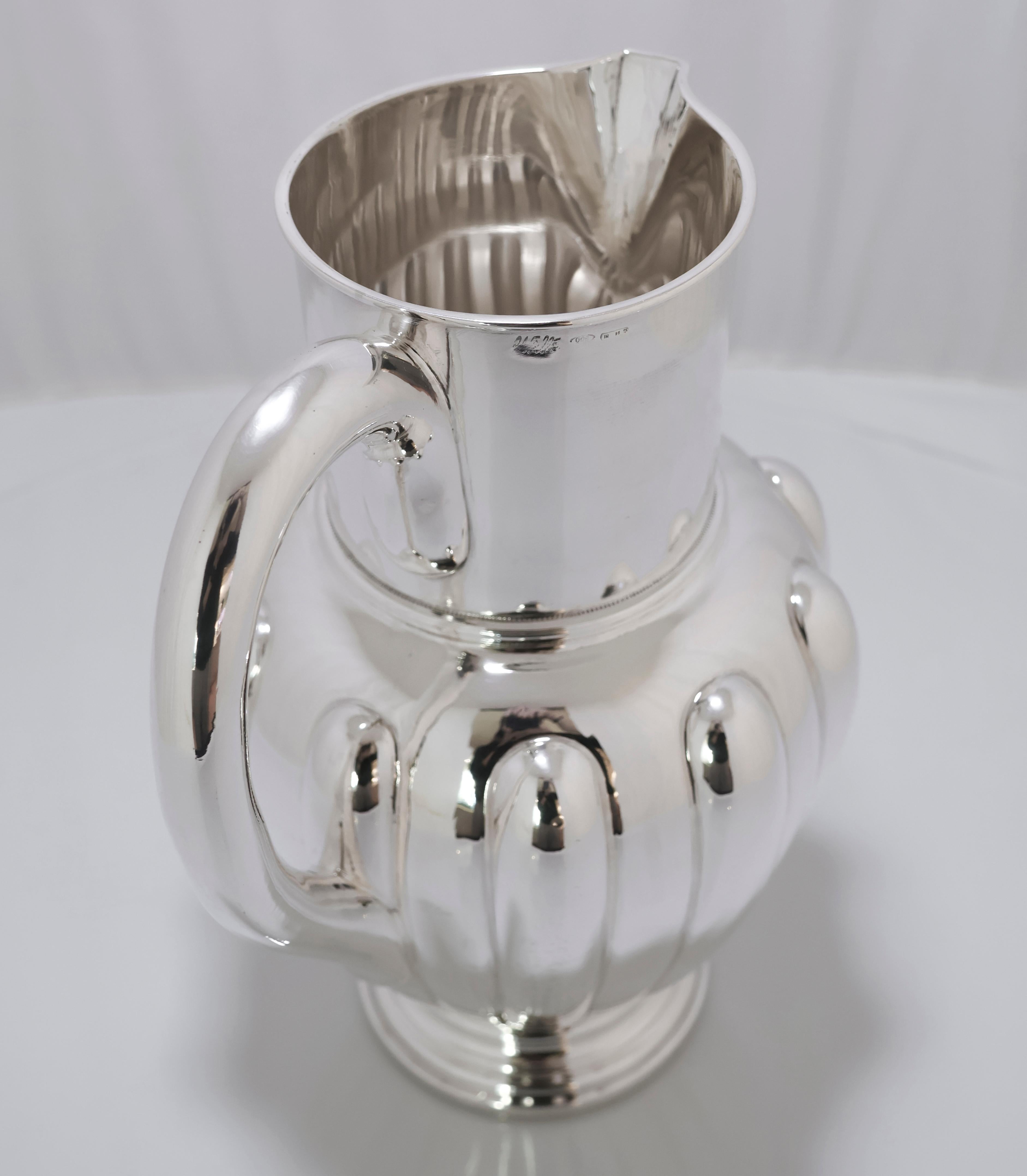 Brocca d'argento italiana moderna con design sagomato di Valle (1950) in vendita 3