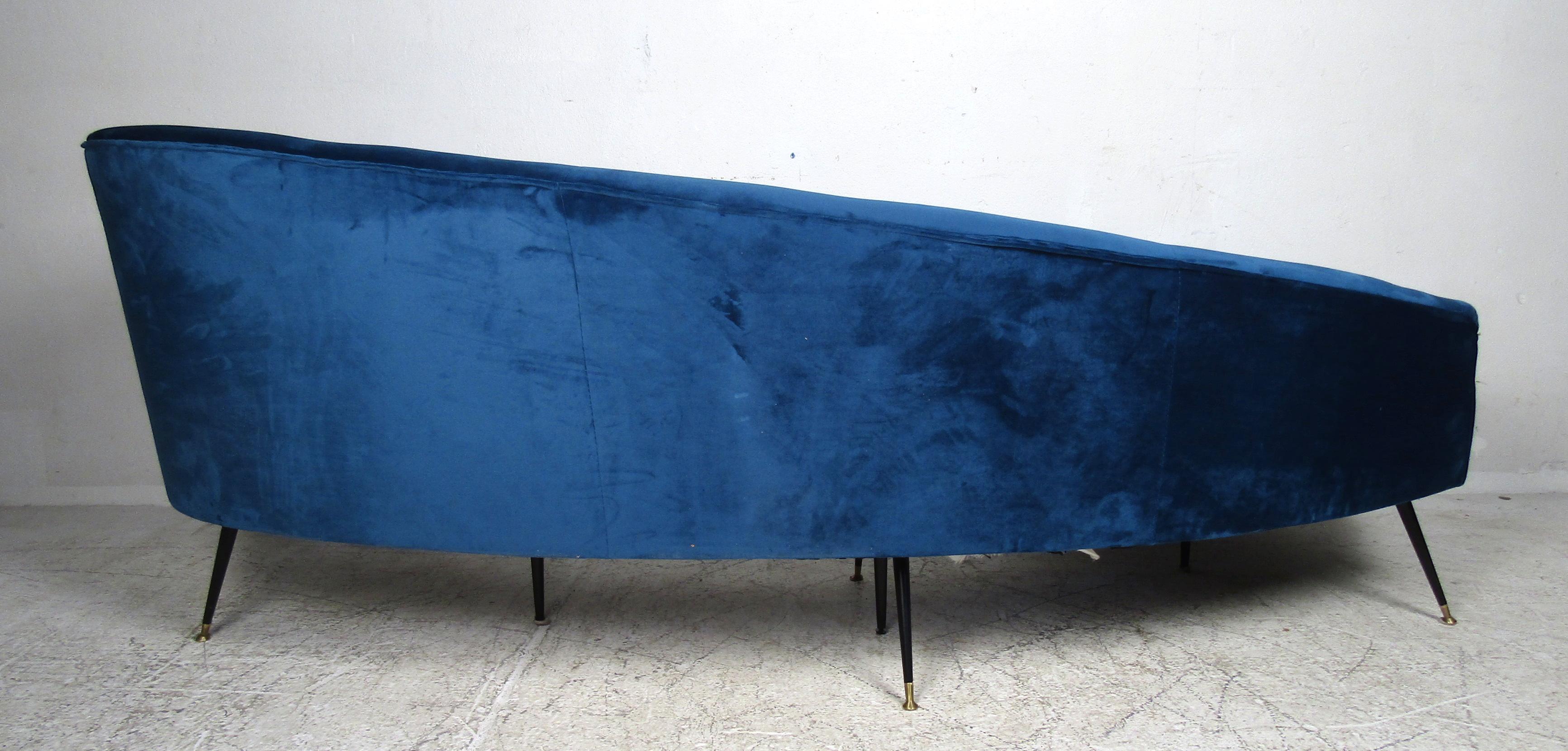 Modern Italian Style Chaise Lounge In Good Condition In Brooklyn, NY