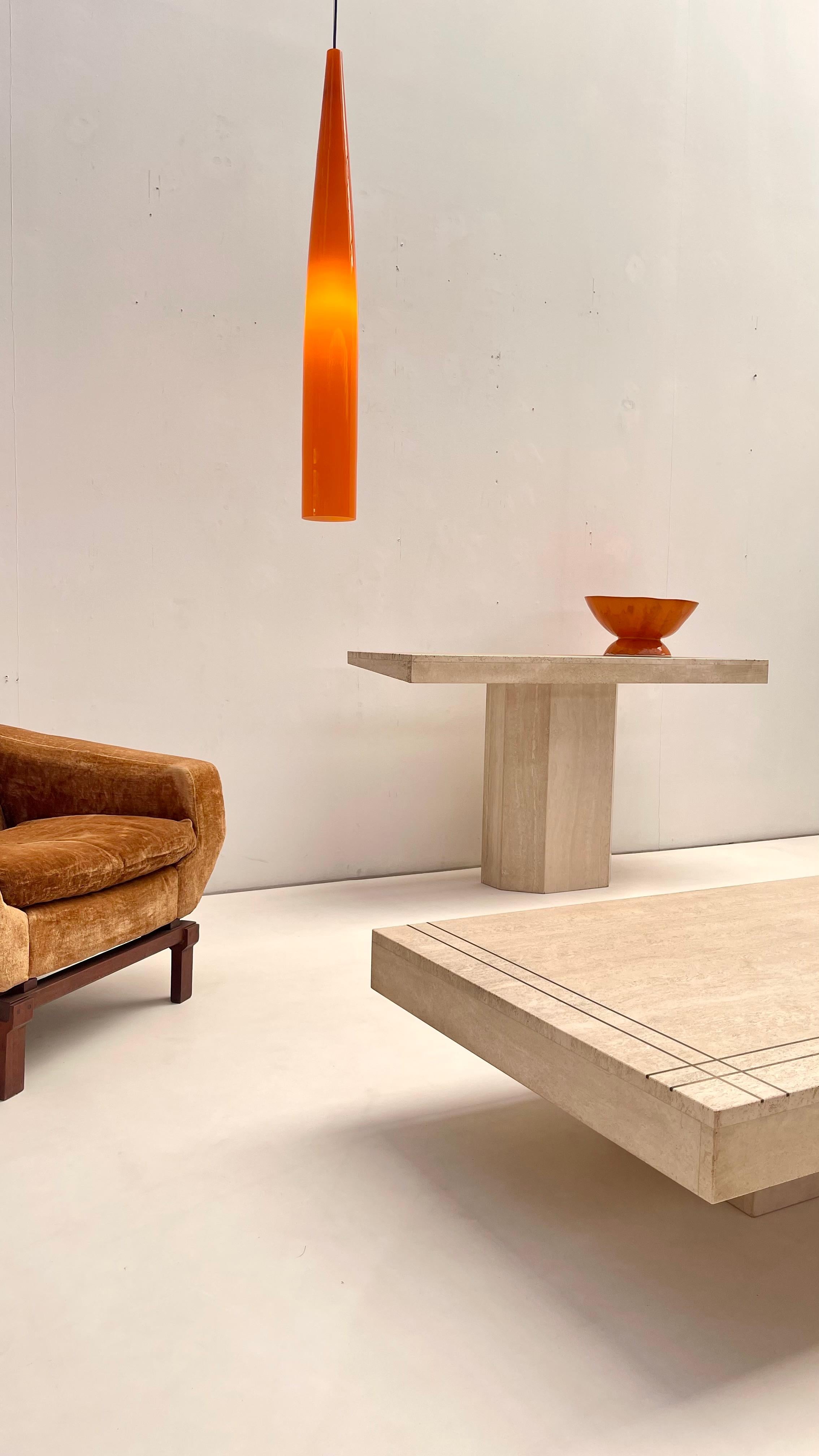 Mid-Century Modern Table basse italienne moderne en travertin en vente