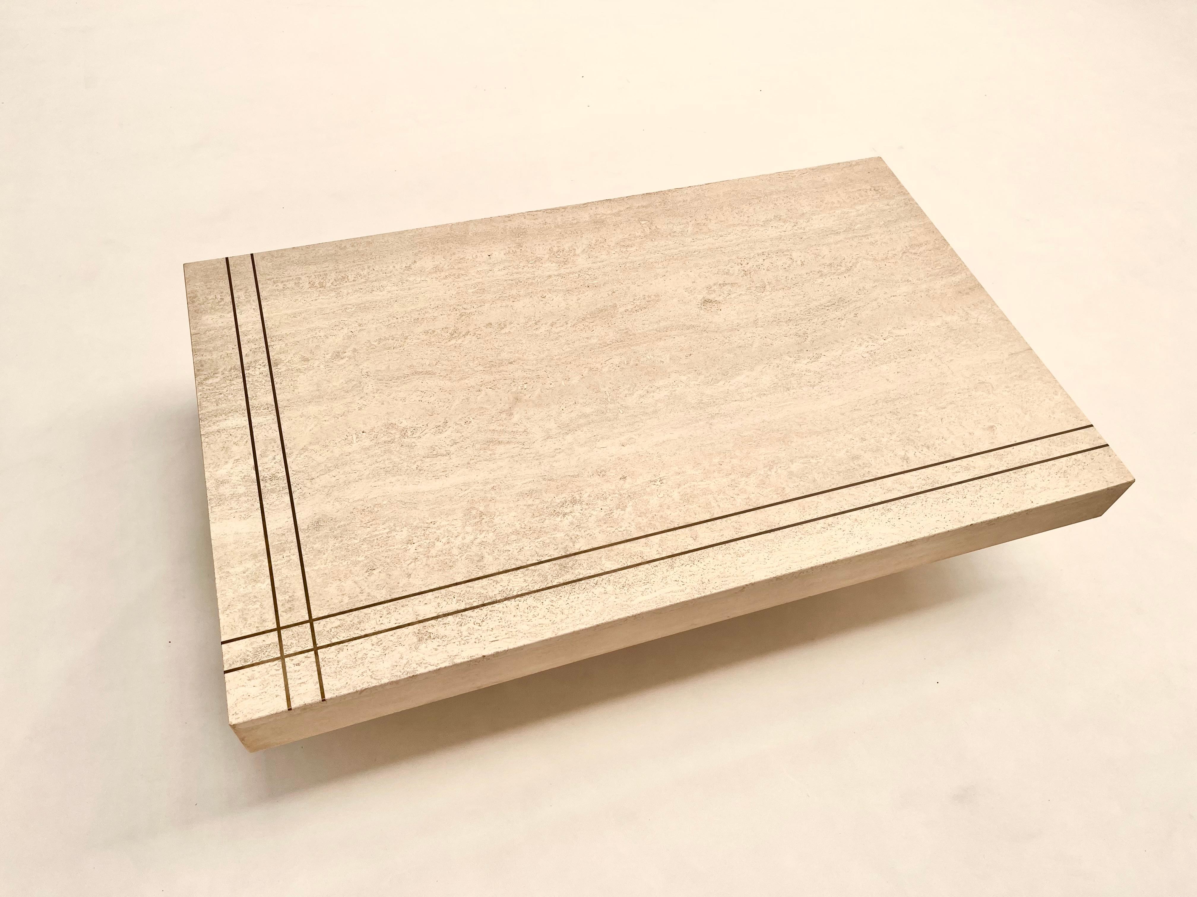 Milieu du XXe siècle Table basse italienne moderne en travertin en vente
