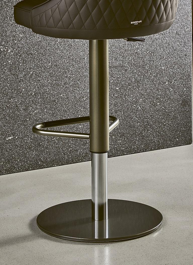 Designed by Bontempi Casa, Clara stool is a swivel barstool with lacquered metal frame, gas lift piston and adjustable height. Combining classical style and modern design, it can be matched with the chair of the same collection. Its back and seat