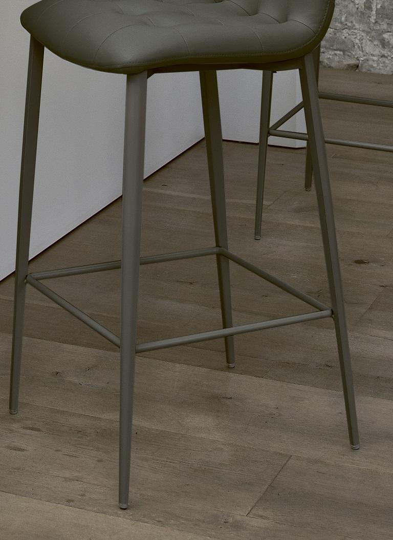 Designed by Bontempi Casa, Kuga stool, which can be combined with the chairs of the same collection, represents a modern reinterpretation of a classic and rigorous seat that ensures absolute comfort in a perfect stylistic balance. Its frame is in