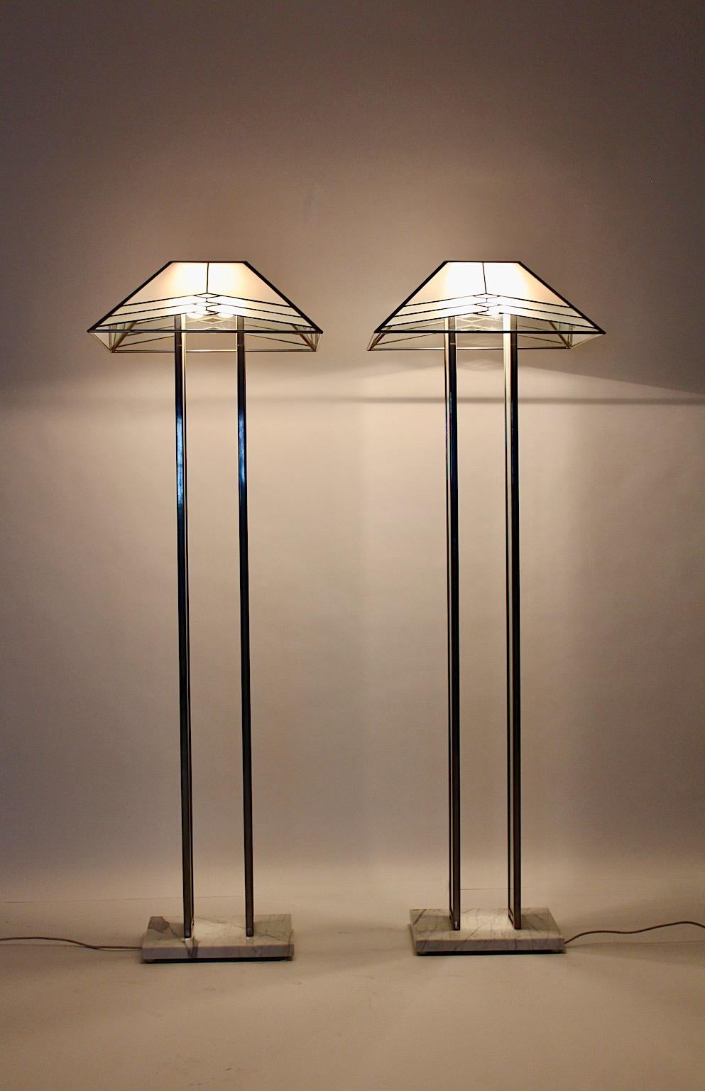 Moderne Paire de lampadaires italiens modernes vintage en verre marbré et métal Poliarte, années 1980 en vente