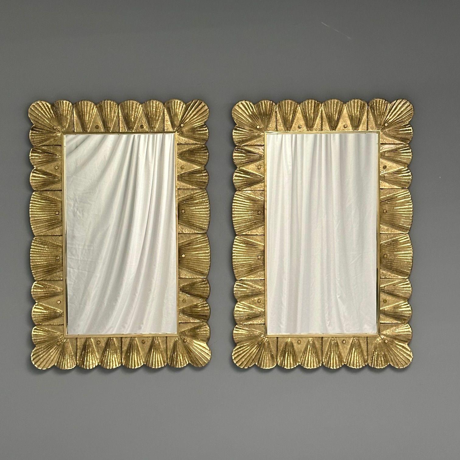 Modern, Italian Wall Mirrors, Scallop Motif, Murano Glass, Gold Gilt Moderno en venta