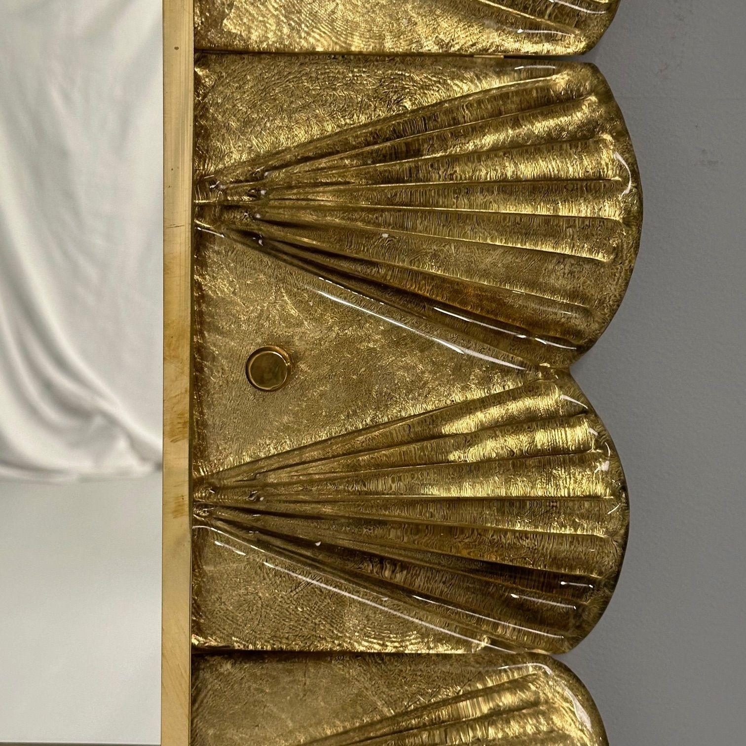 Modern, Italian Wall Mirrors, Scallop Motif, Murano Glass, Gold Gilt Siglo XXI y contemporáneo en venta