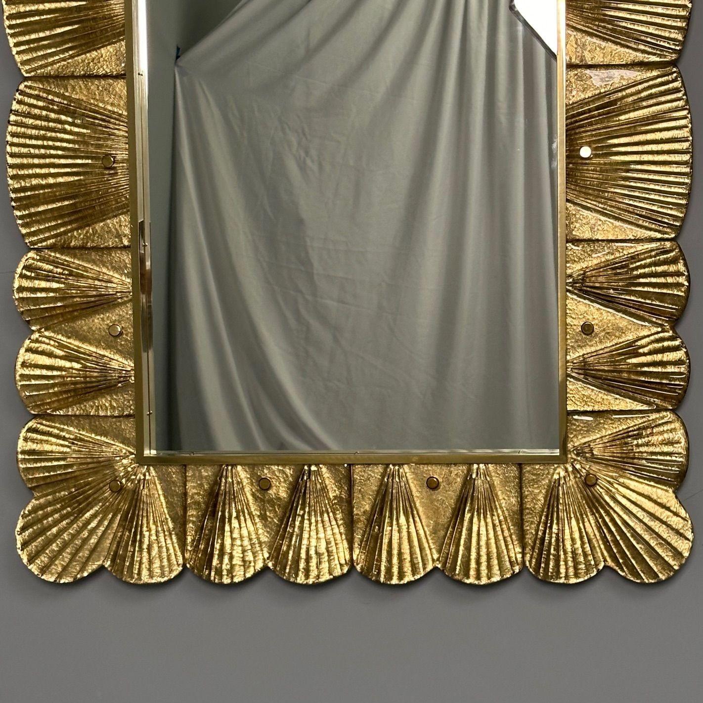 Modern, Italian Wall Mirrors, Scallop Motif, Murano Glass, Gold Gilt en venta 2