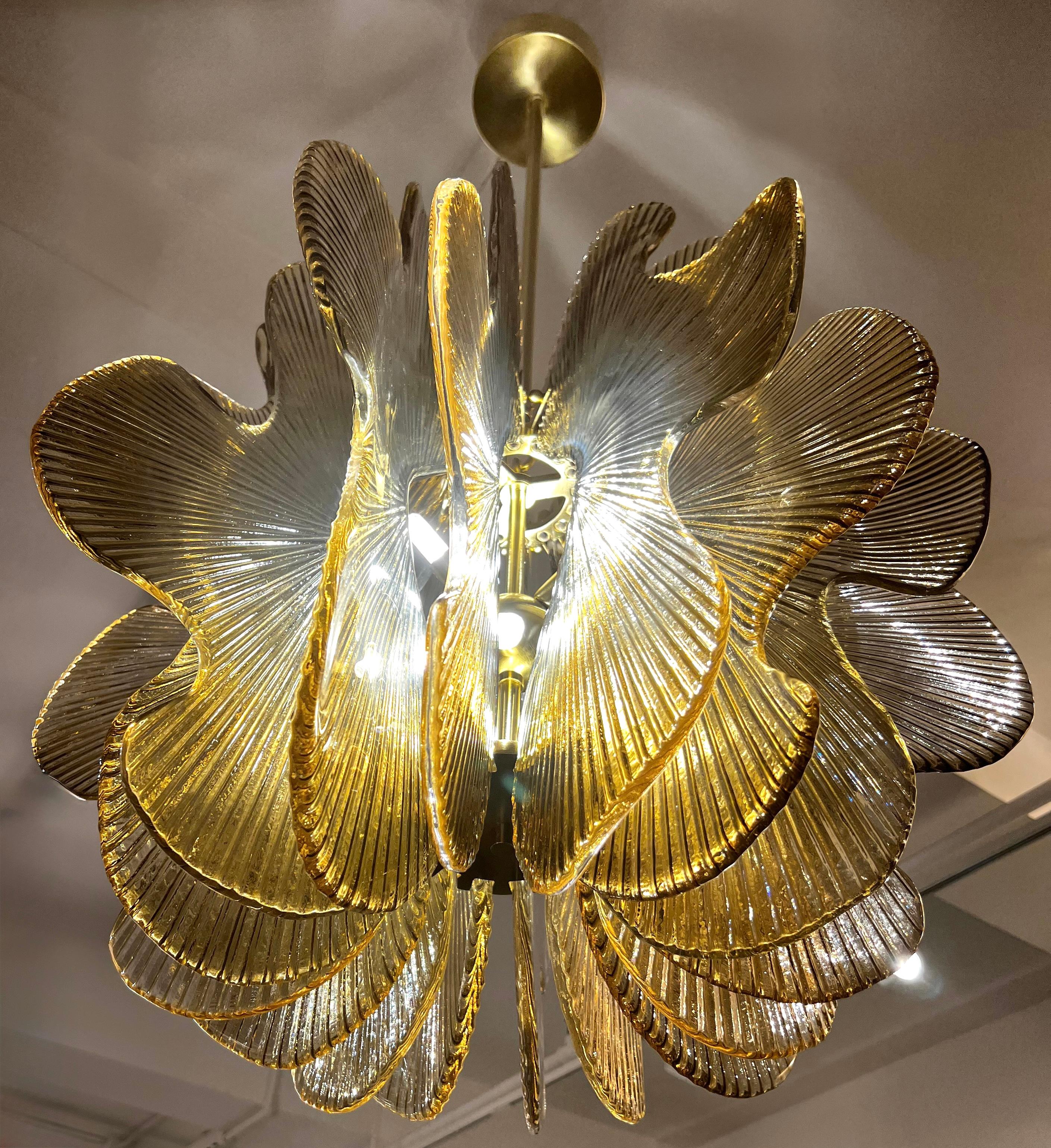 Modern Italian Wavy Beige Textured Murano Glass Satin Brass Pendant/Chandelier For Sale 1
