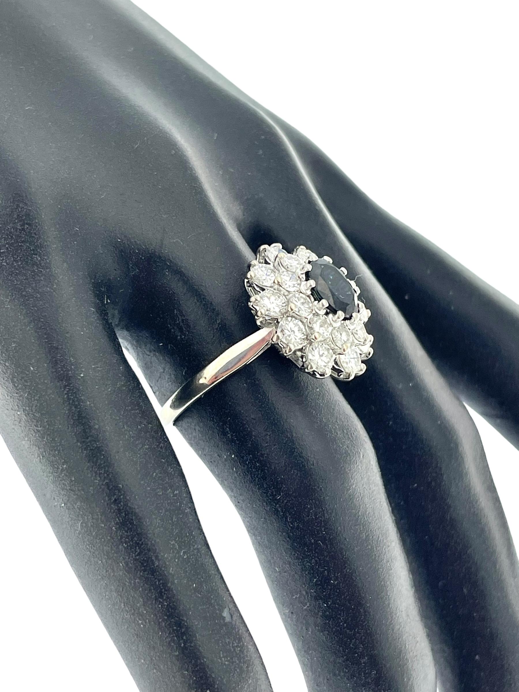 Modern Italian White Gold Cocktail Ring with Sapphire and Diamonds IGI Certified For Sale 1