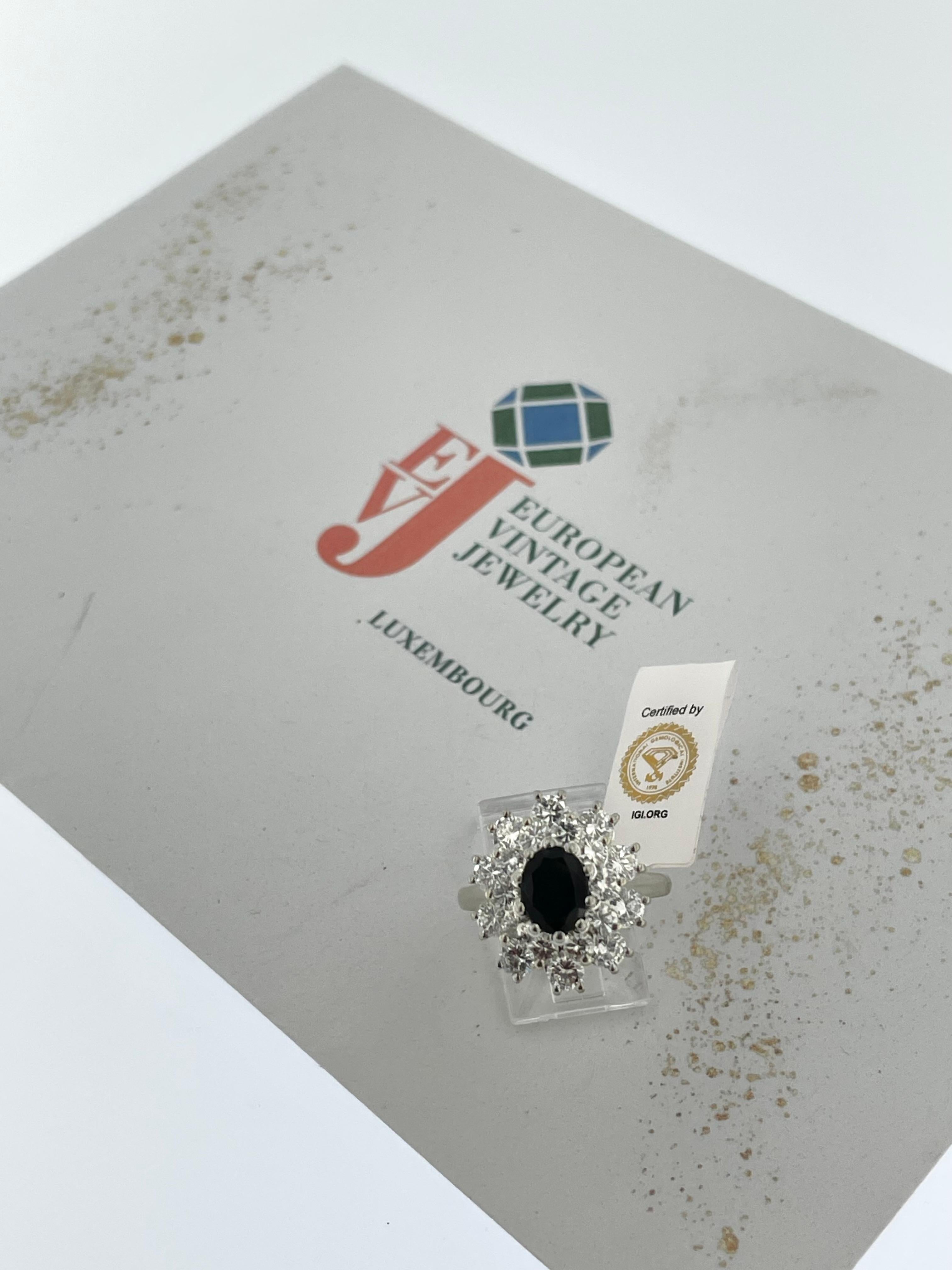 Modern Italian White Gold Cocktail Ring with Sapphire and Diamonds IGI Certified For Sale 2
